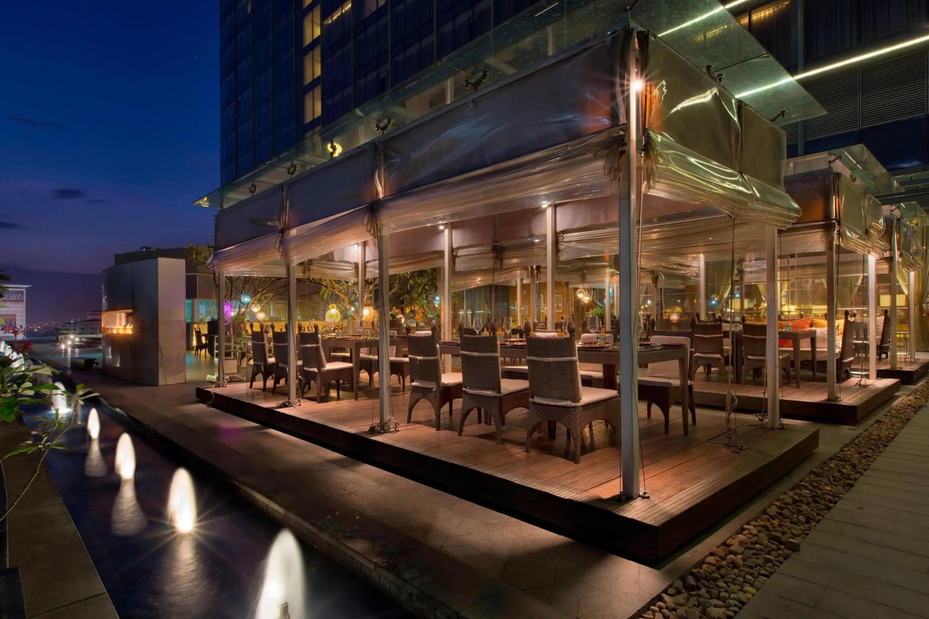 Restaurant/places to eat in Sheraton Grand Bangalore Hotel at Brigade Gateway