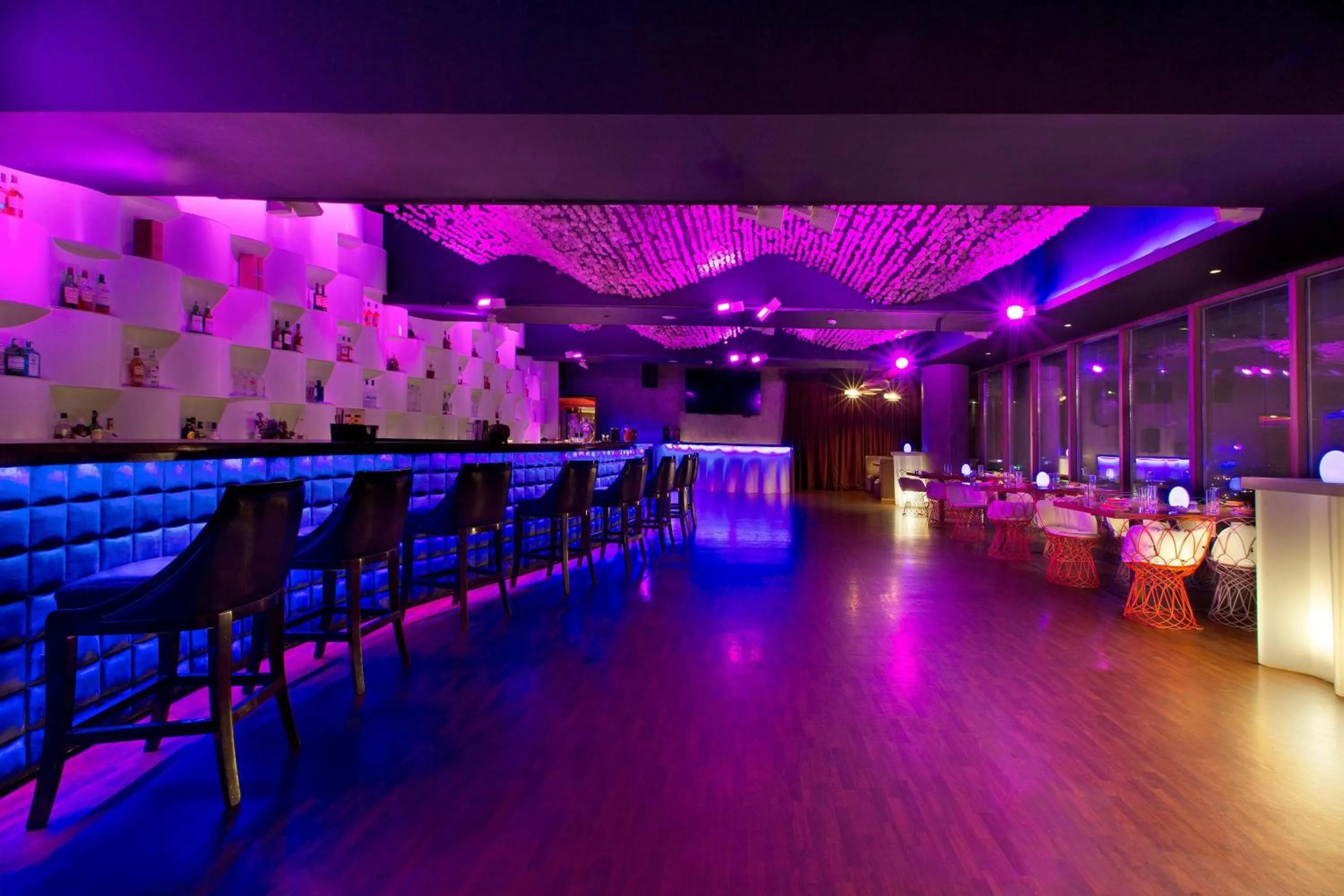 Restaurant/places to eat in Sheraton Grand Bangalore Hotel at Brigade Gateway