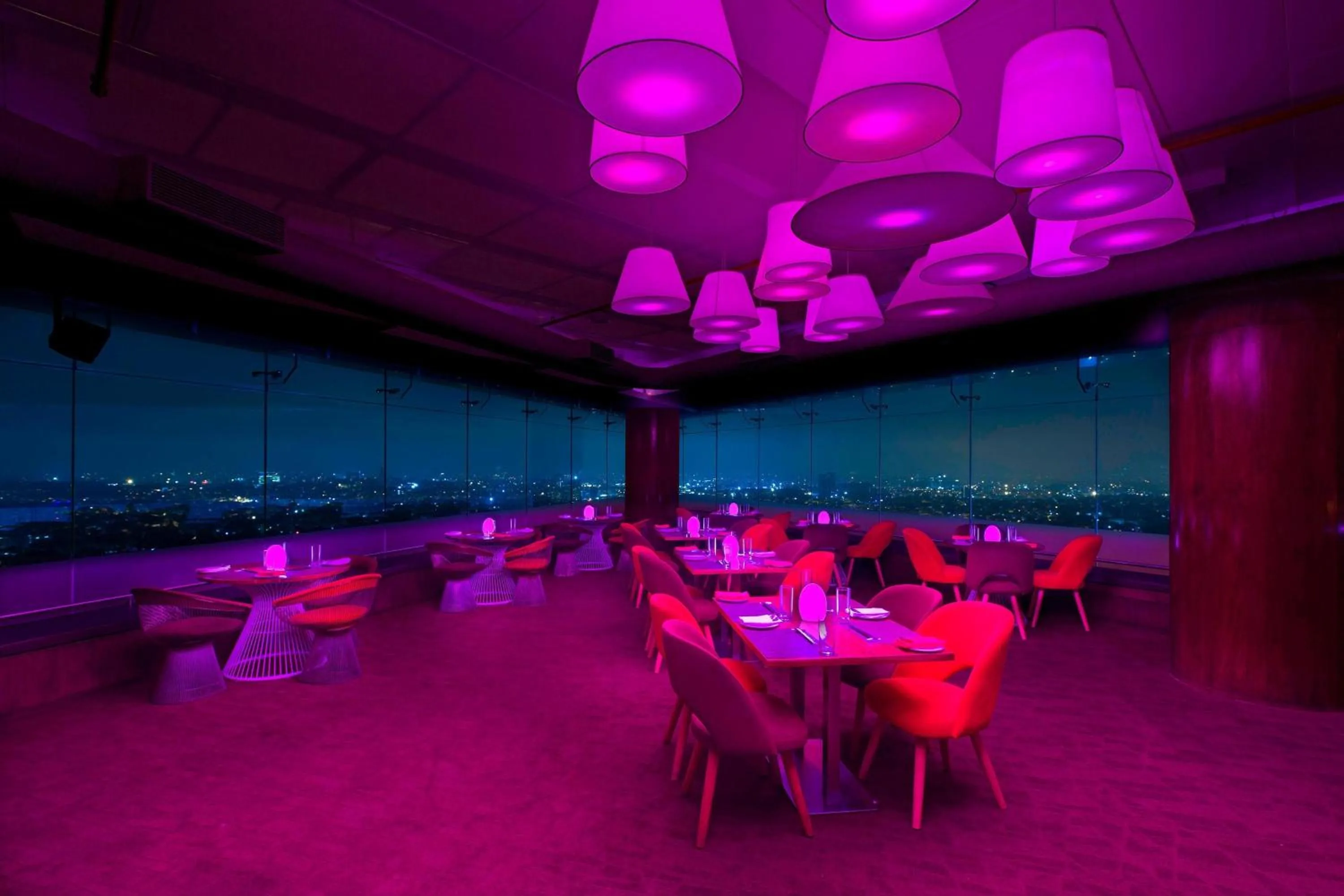 Restaurant/places to eat in Sheraton Grand Bangalore Hotel at Brigade Gateway