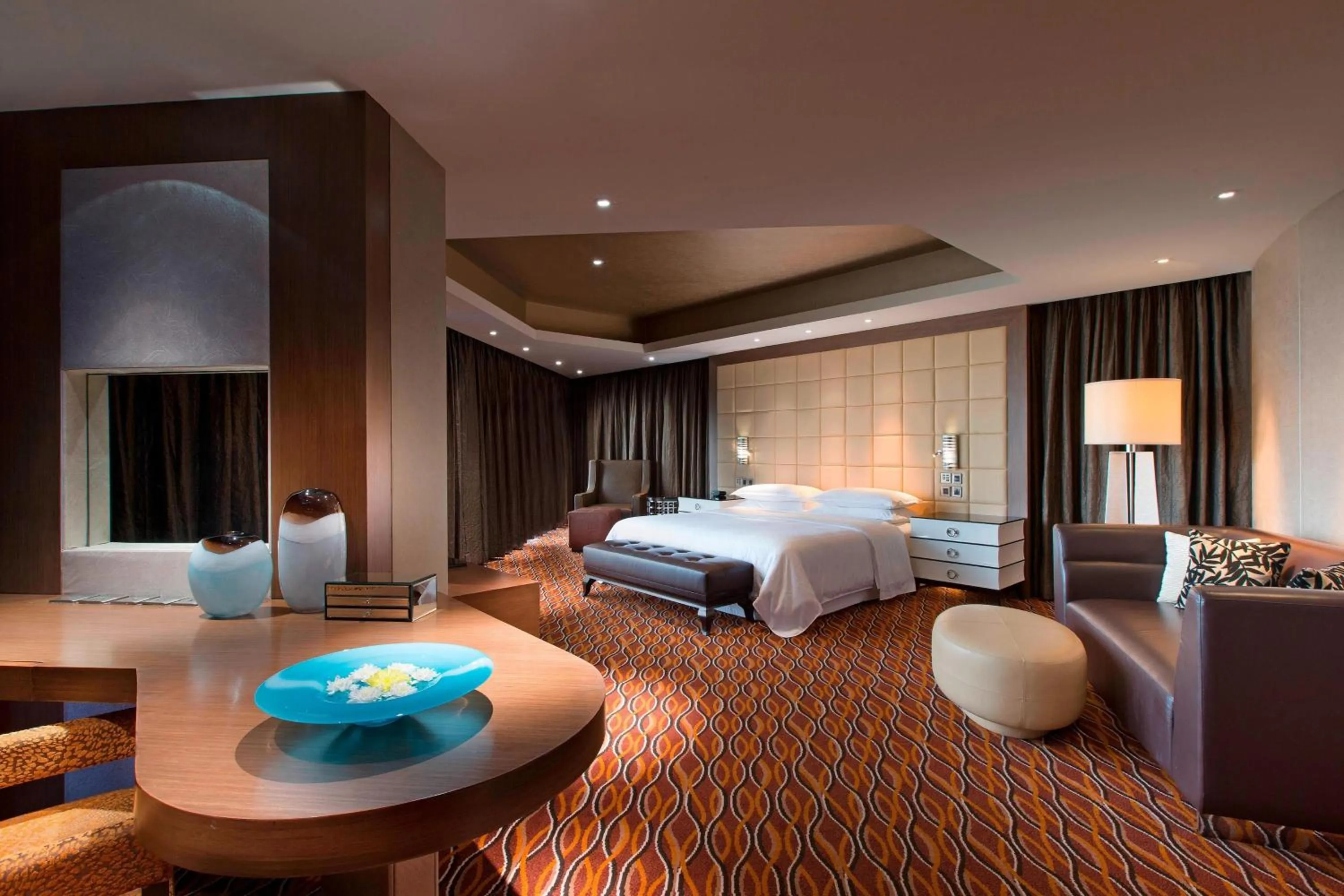 Bedroom, Bed in Sheraton Grand Bangalore Hotel at Brigade Gateway