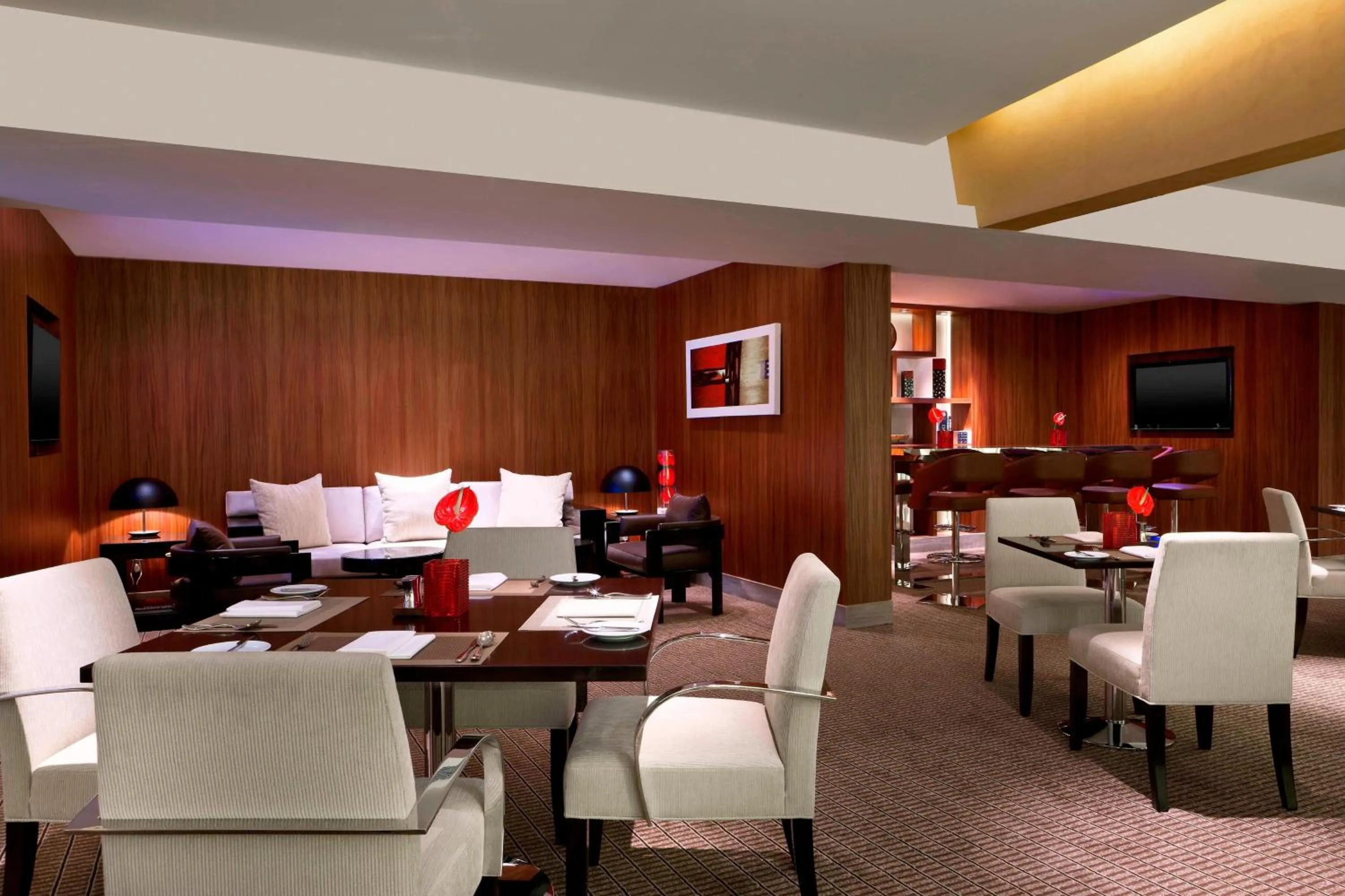 Lounge or bar in Sheraton Grand Bangalore Hotel at Brigade Gateway