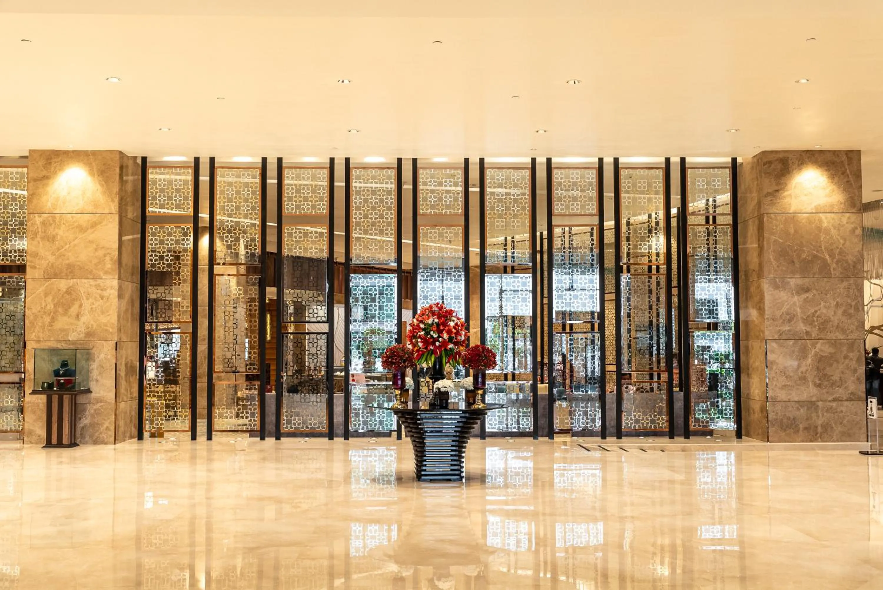 Lobby or reception in Sheraton Grand Bangalore Hotel at Brigade Gateway