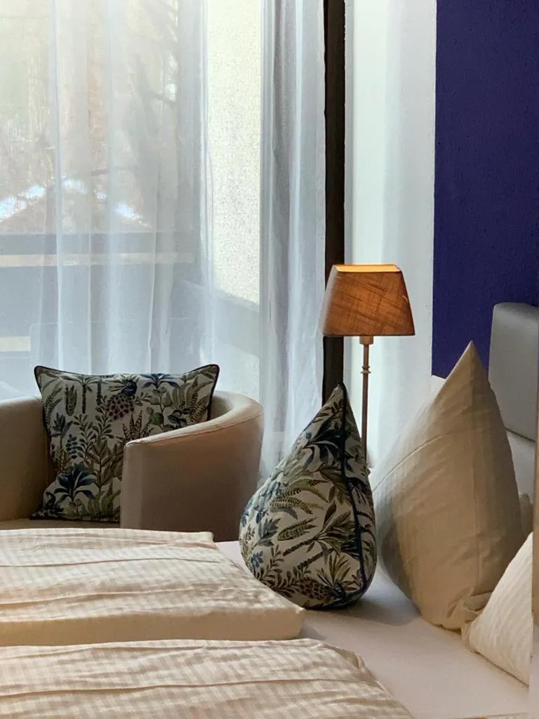 Seating area, Bed in Hotel garni Bellevue