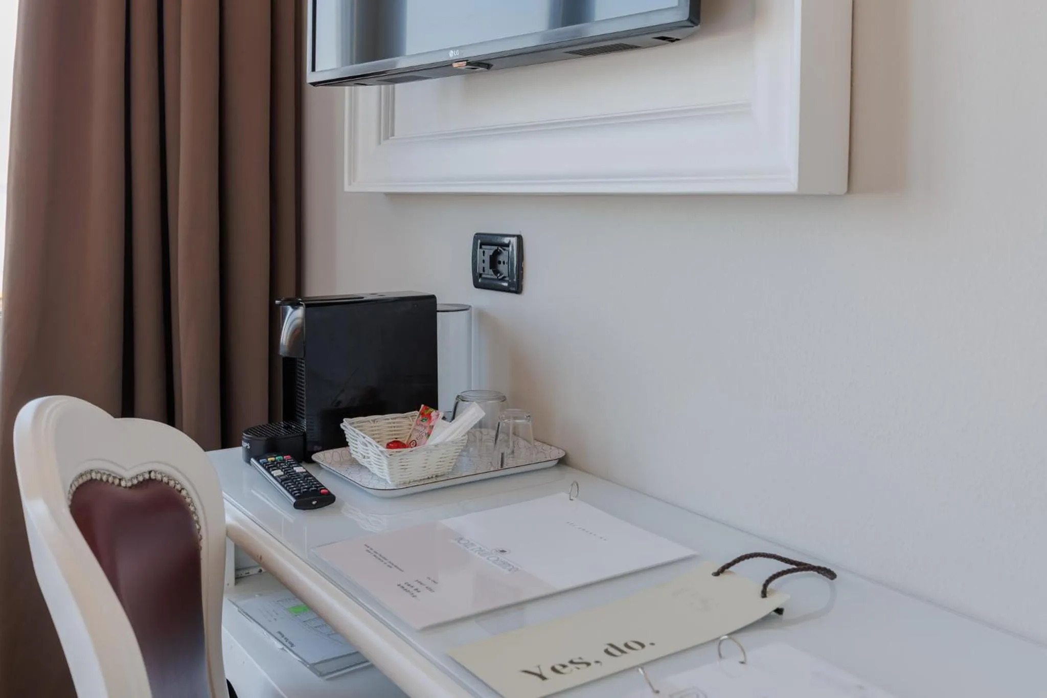 Photo of the whole room in Hotel Degli Oleandri