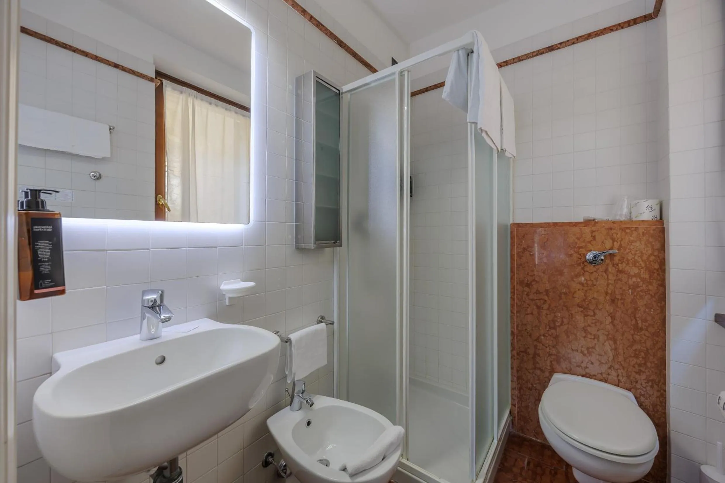 Bathroom in Hotel Degli Oleandri