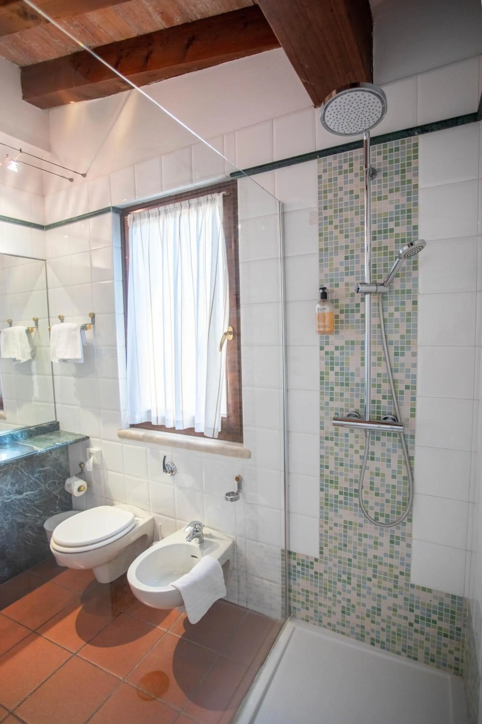 Bathroom in Hotel Degli Oleandri