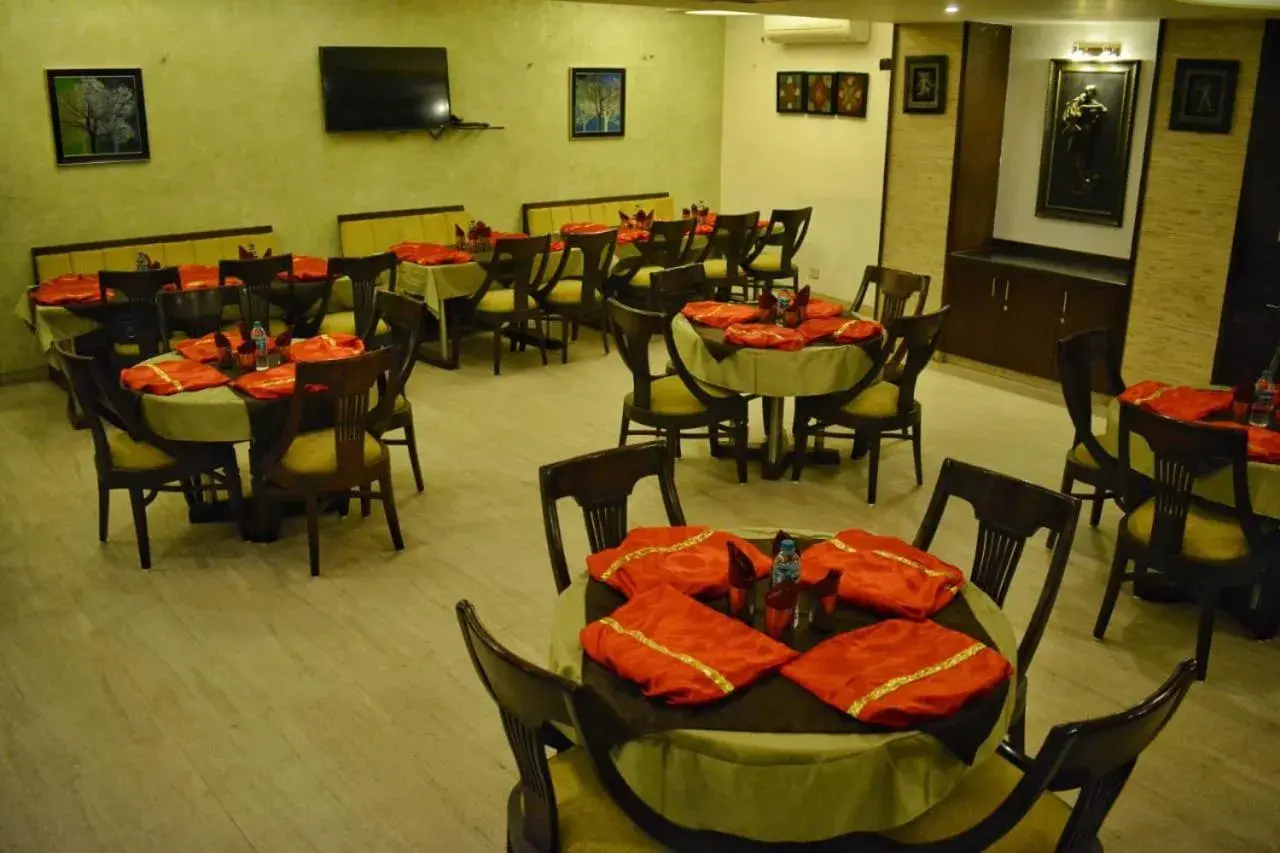 Restaurant/places to eat in Hotel Aditya Restaurant/places to eat in Hotel Aditya