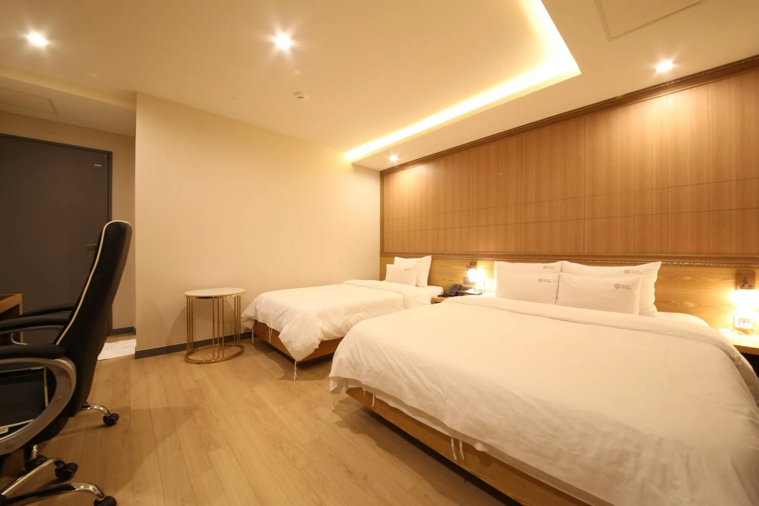 Photo of the whole room, Bed in Hotel Prima Busan