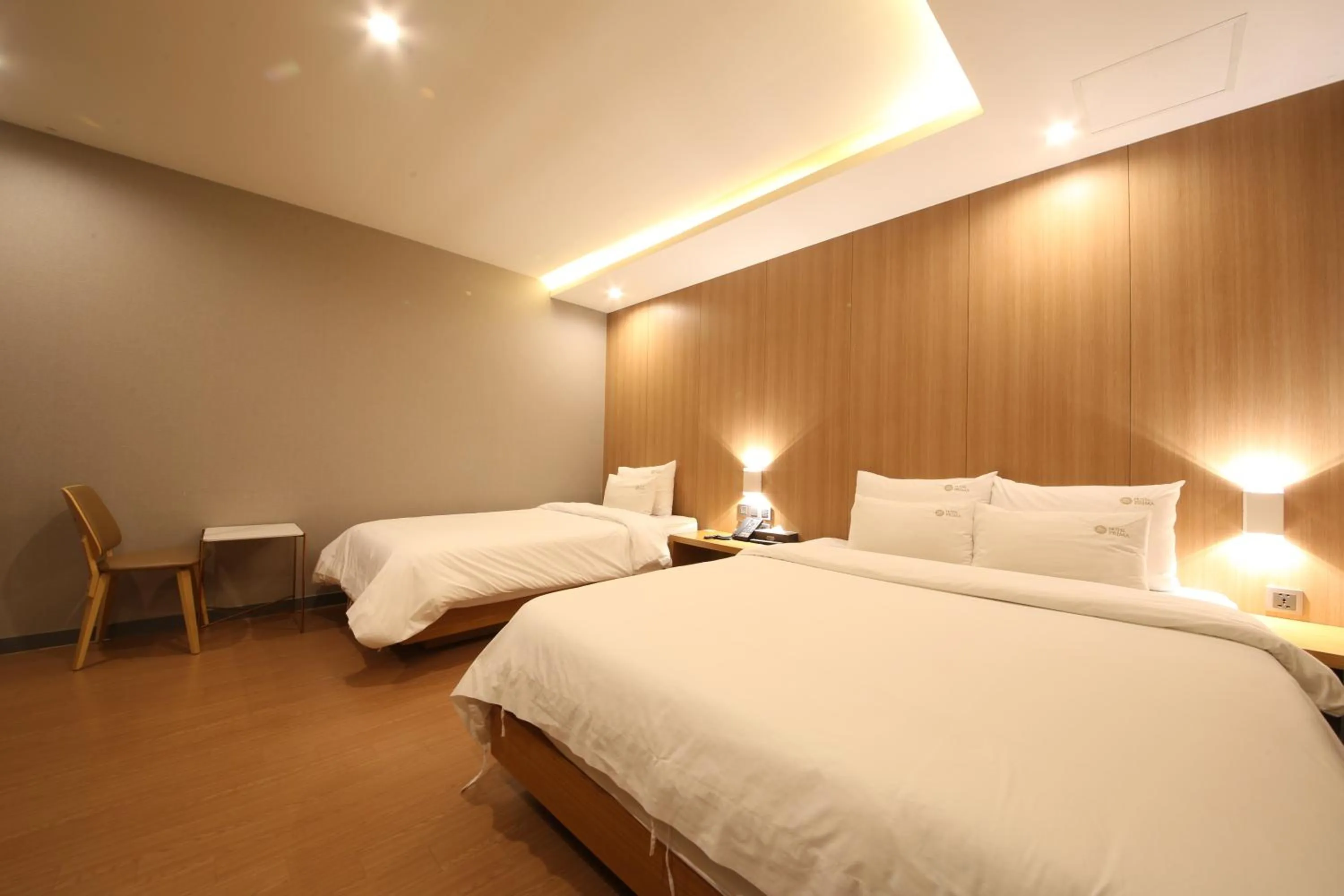 Photo of the whole room, Bed in Hotel Prima Busan