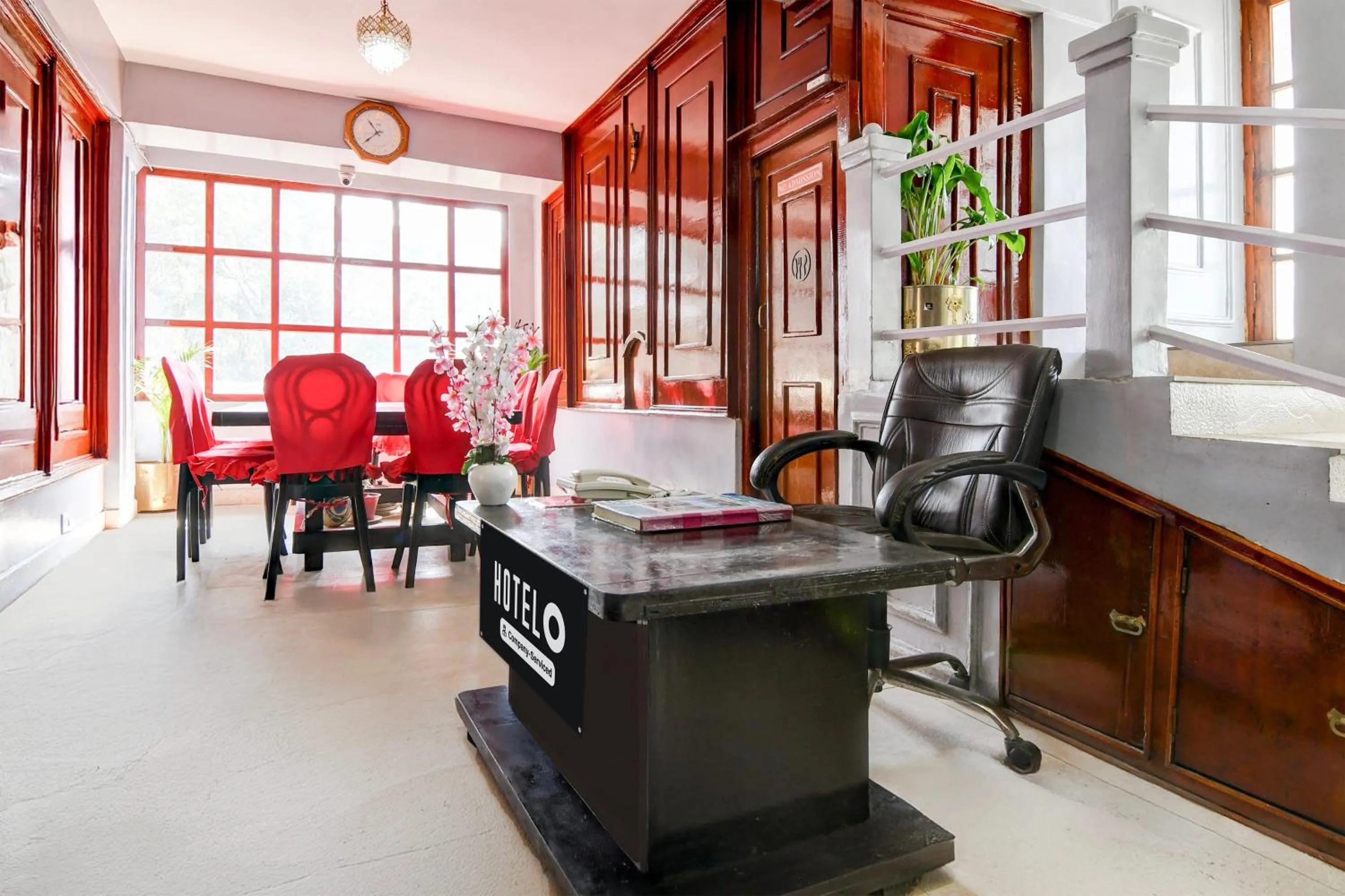 Lobby or reception in Super Hotel O Ghoom Formerly Aps Homestay