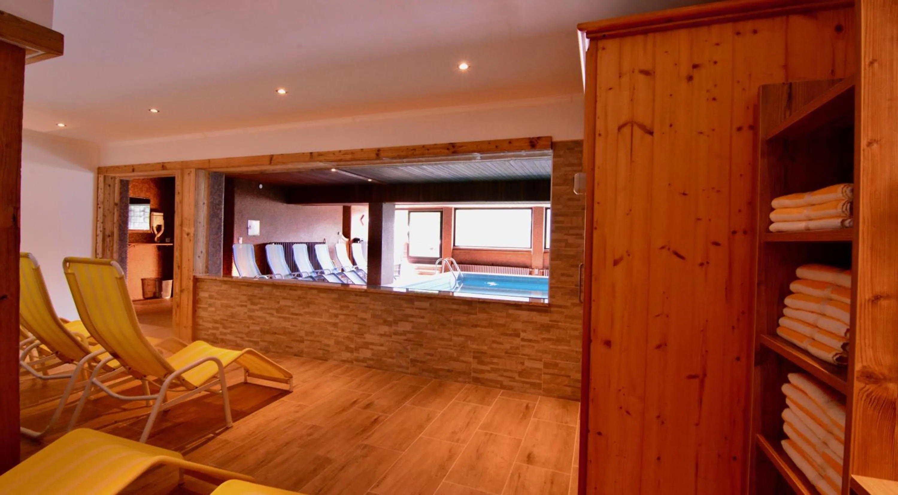 Swimming pool in Landhaus Birgit