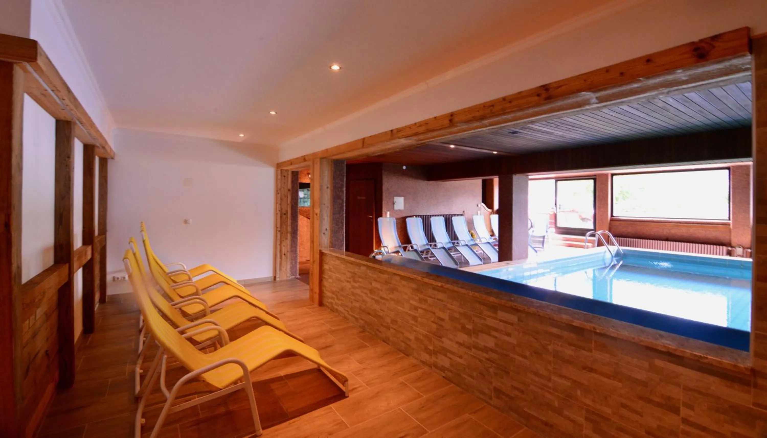 Swimming pool in Landhaus Birgit