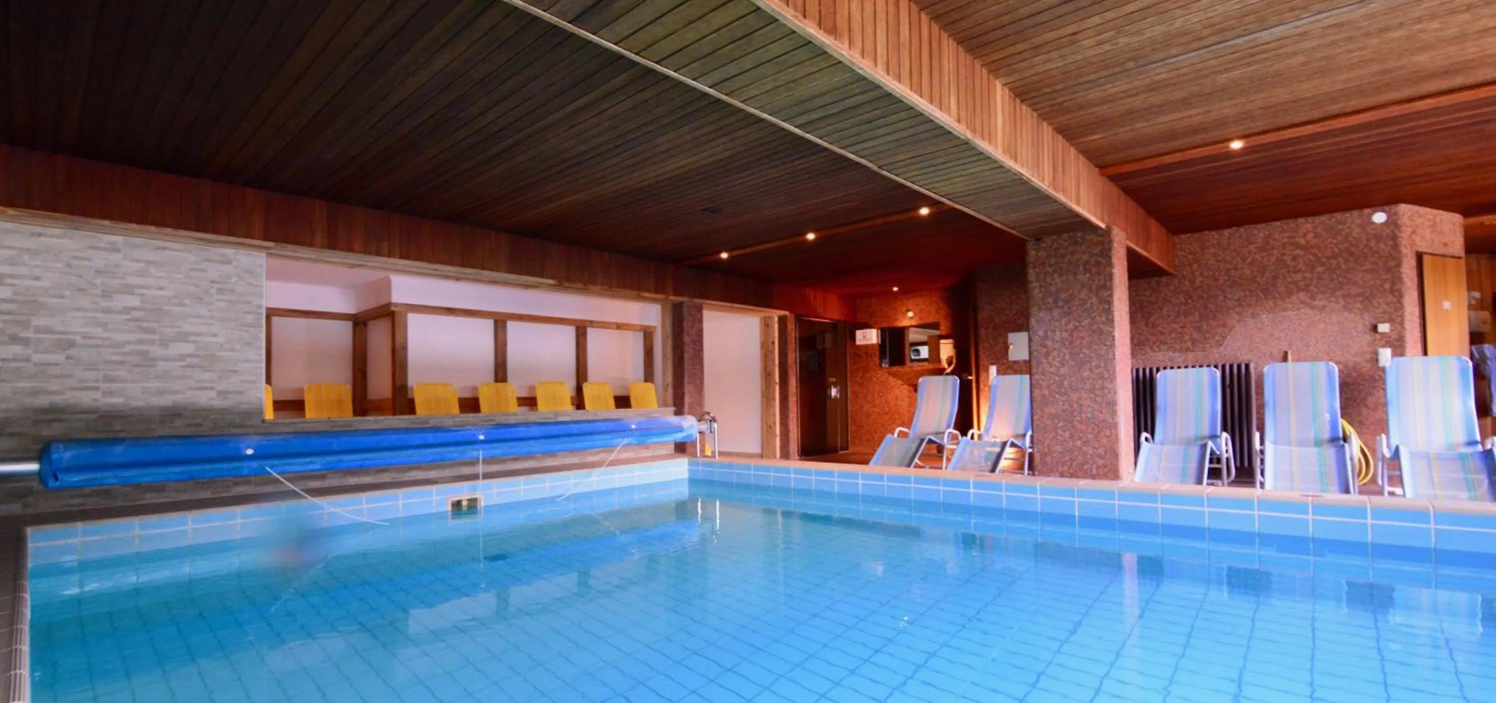 Swimming pool in Landhaus Birgit