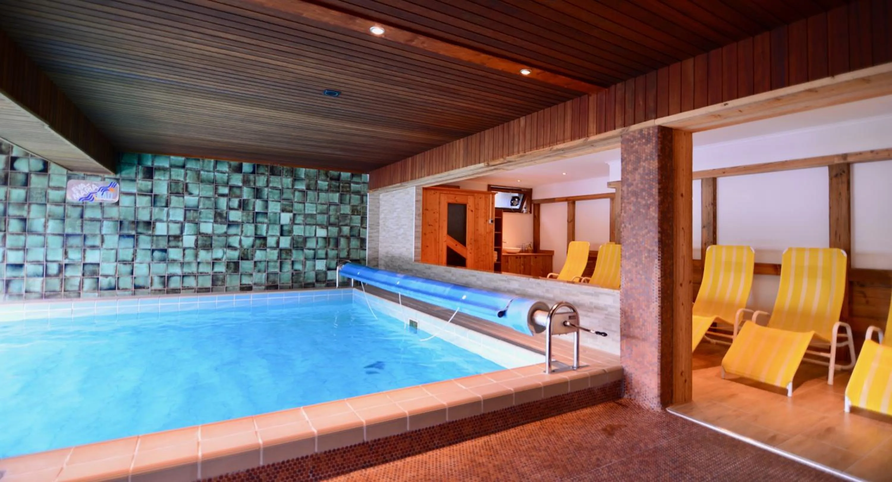 Swimming pool in Landhaus Birgit