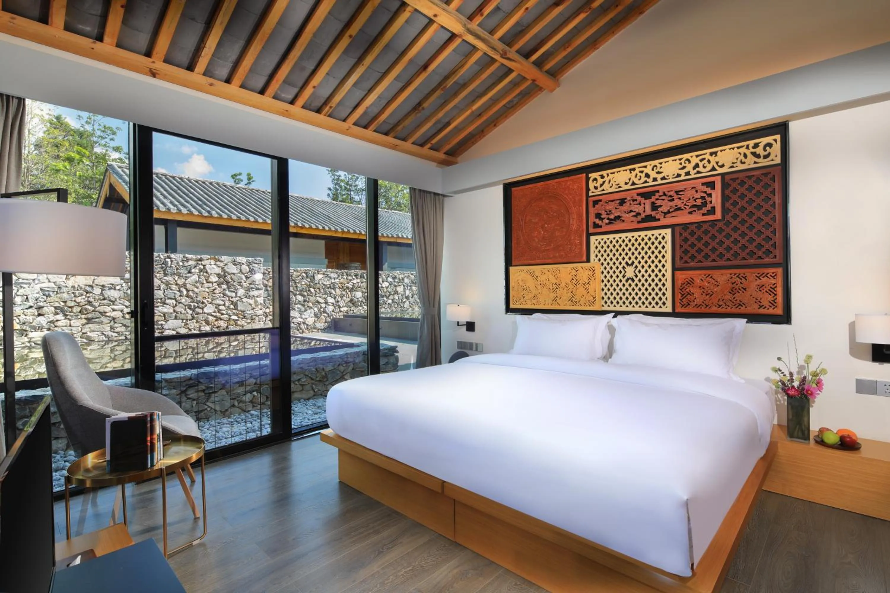 Photo of the whole room, Bed in The Rock Hotel