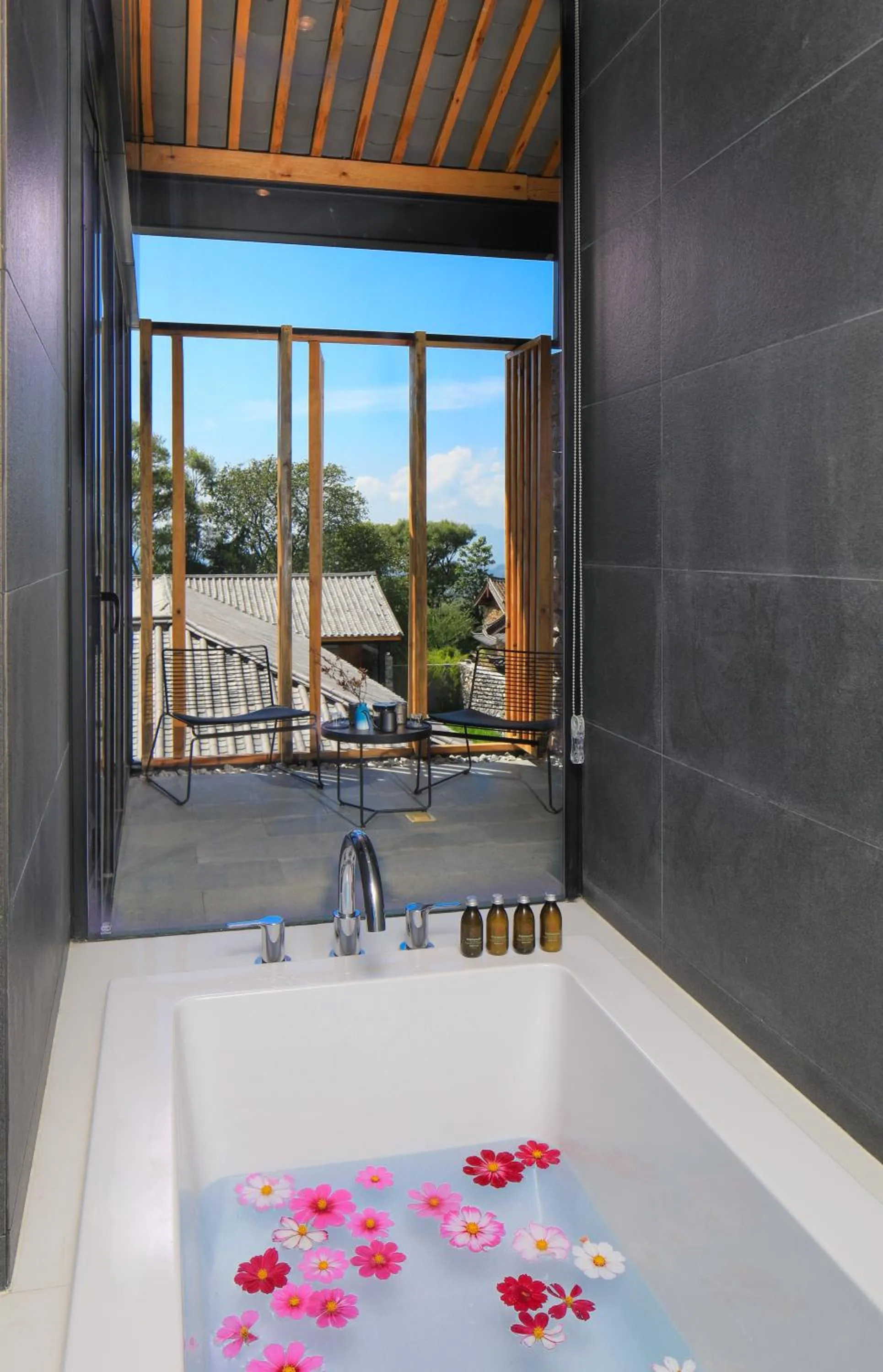 Shower in The Rock Hotel