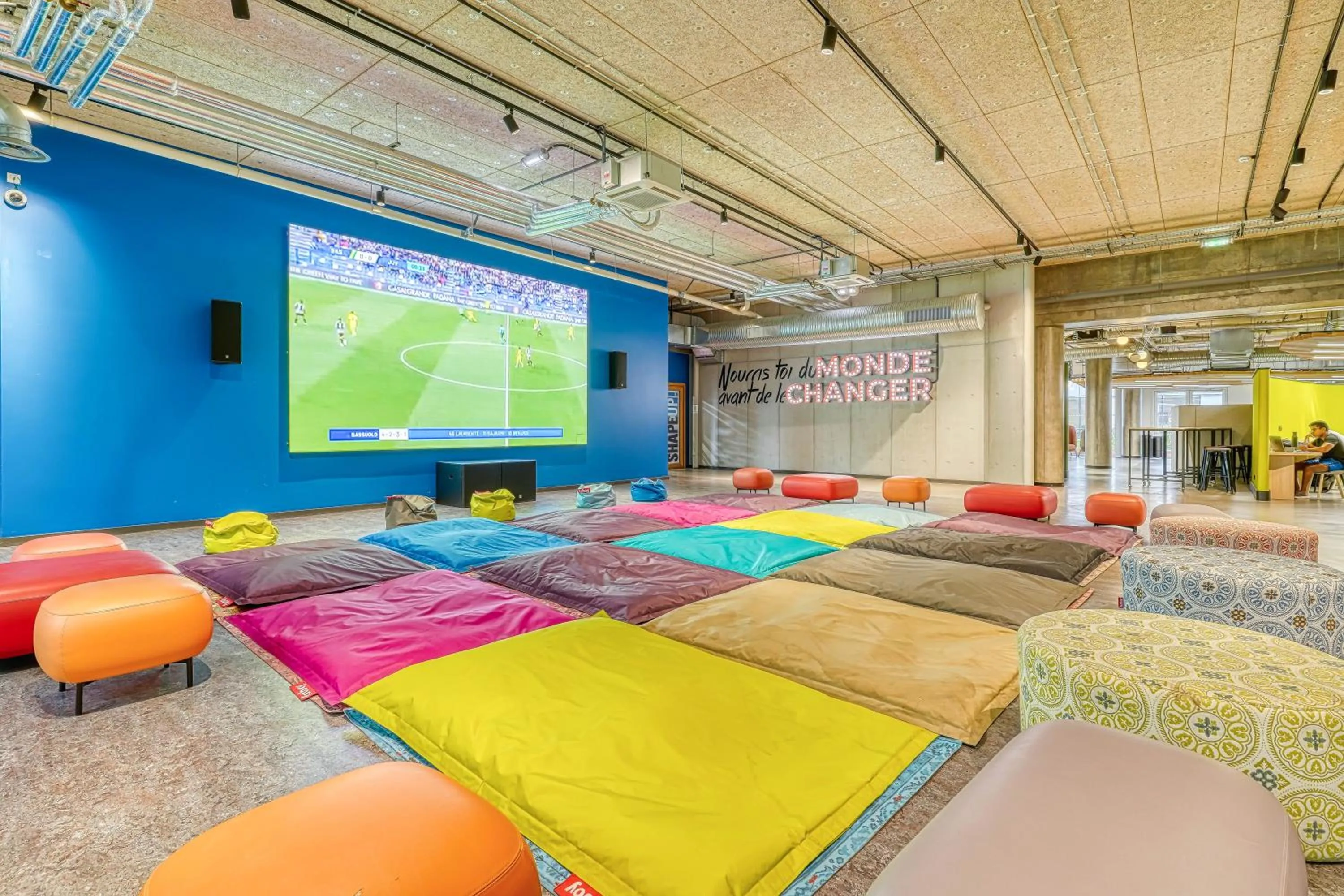 Communal lounge/ TV room in ECLA Paris Massy Palaiseau