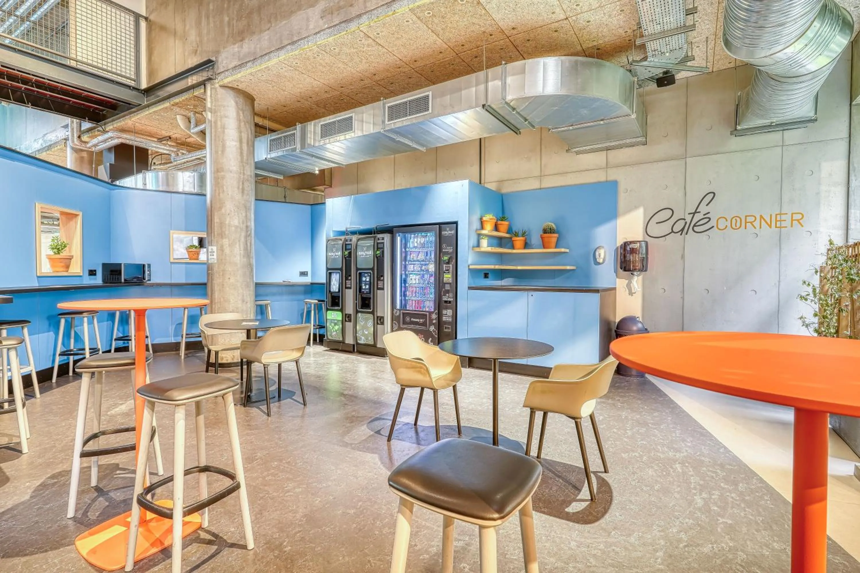 vending machine in ECLA Paris Massy Palaiseau