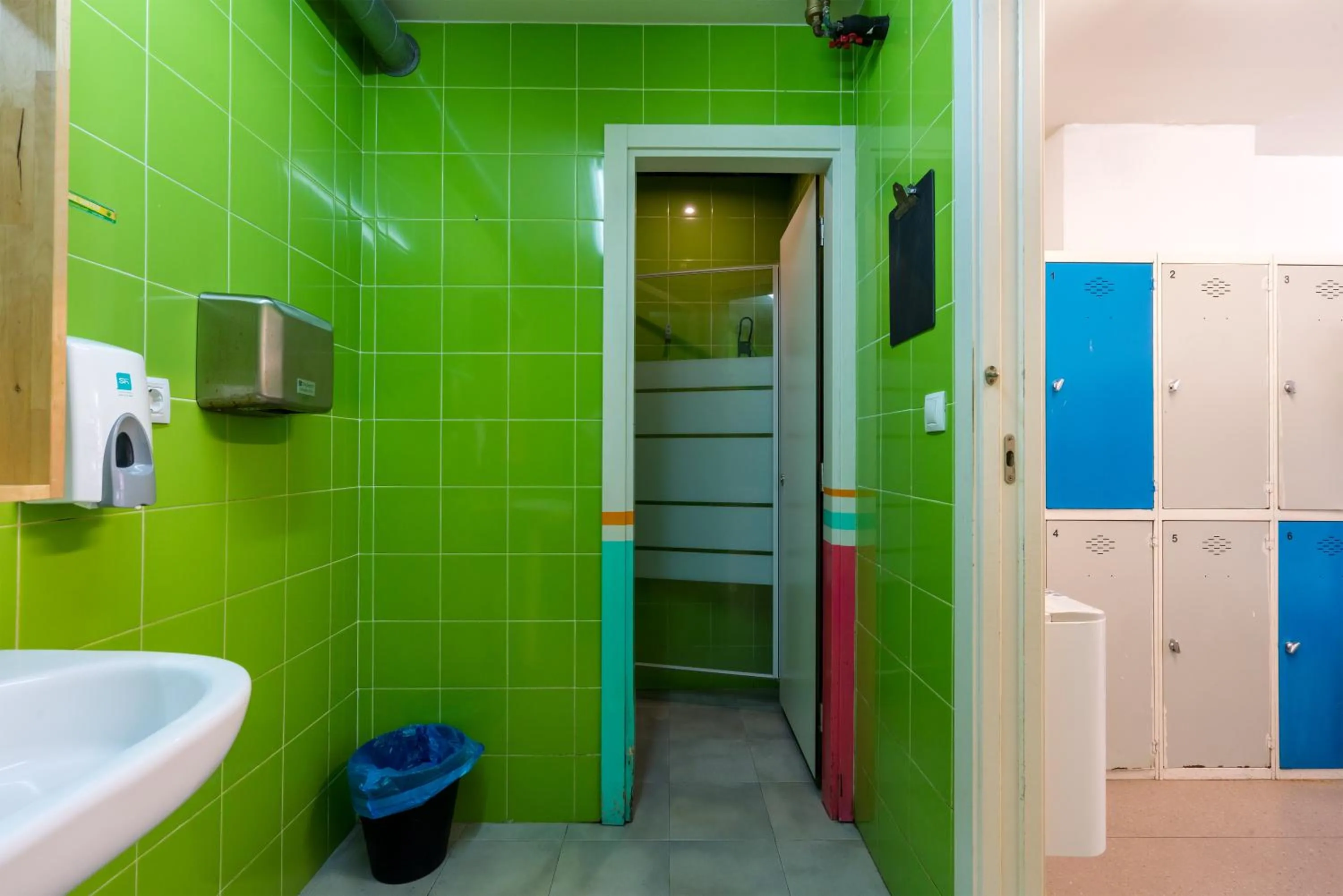 Shower in Ganbara Hostel - Self Check In