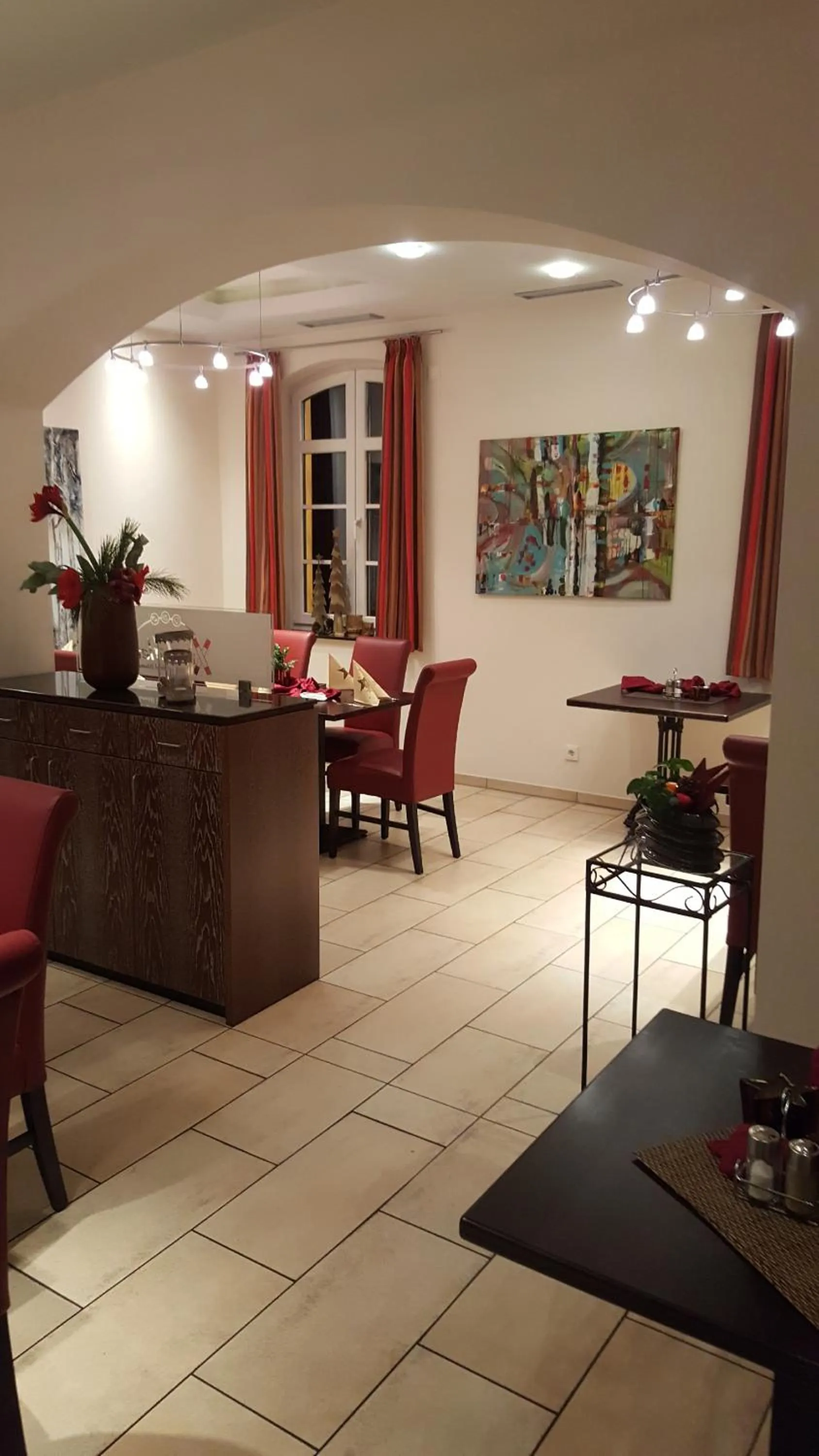 Restaurant/places to eat in Hotel Xtra Gleis