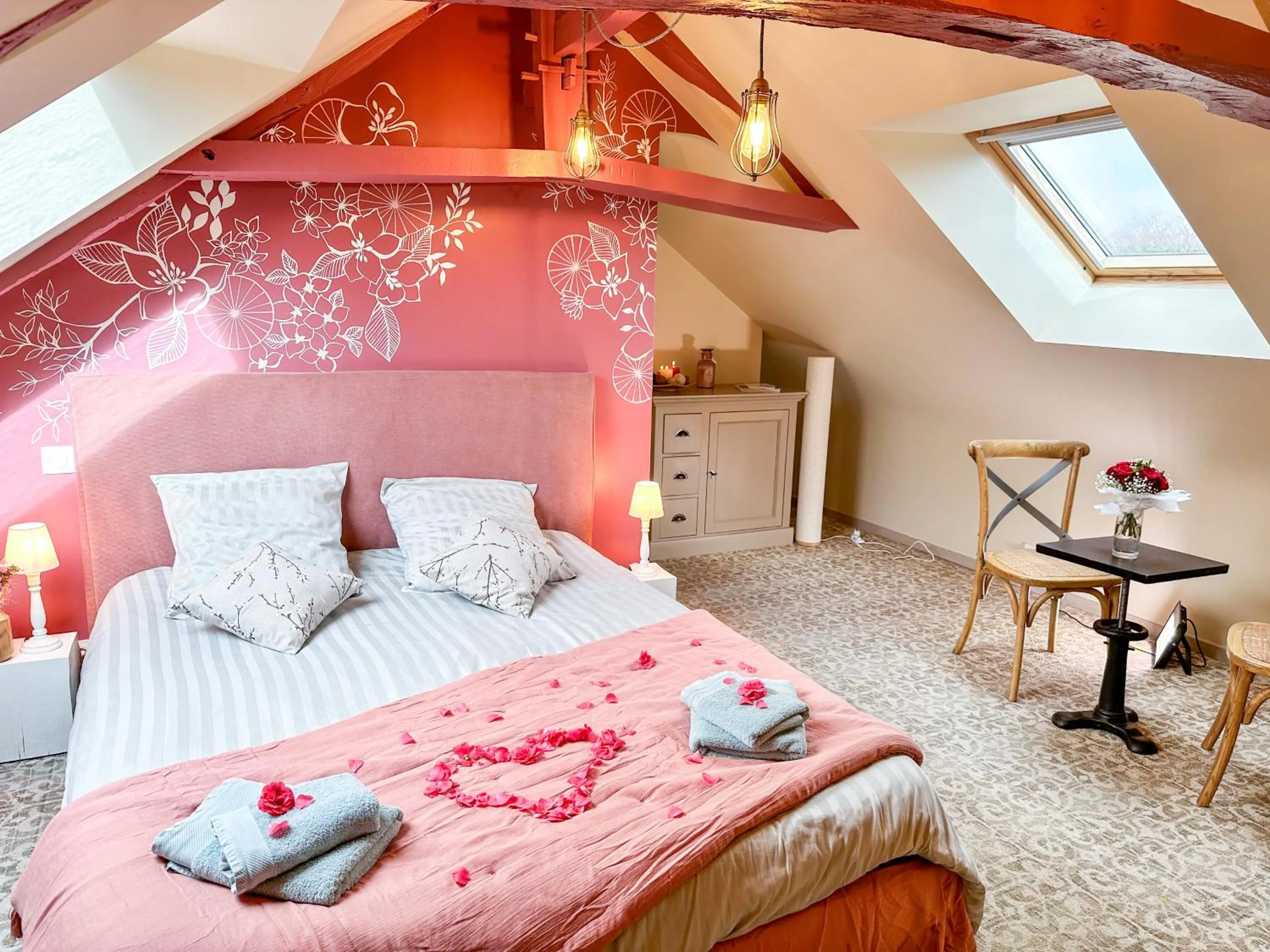 Decorative detail, Bed in Domaine du Grenier