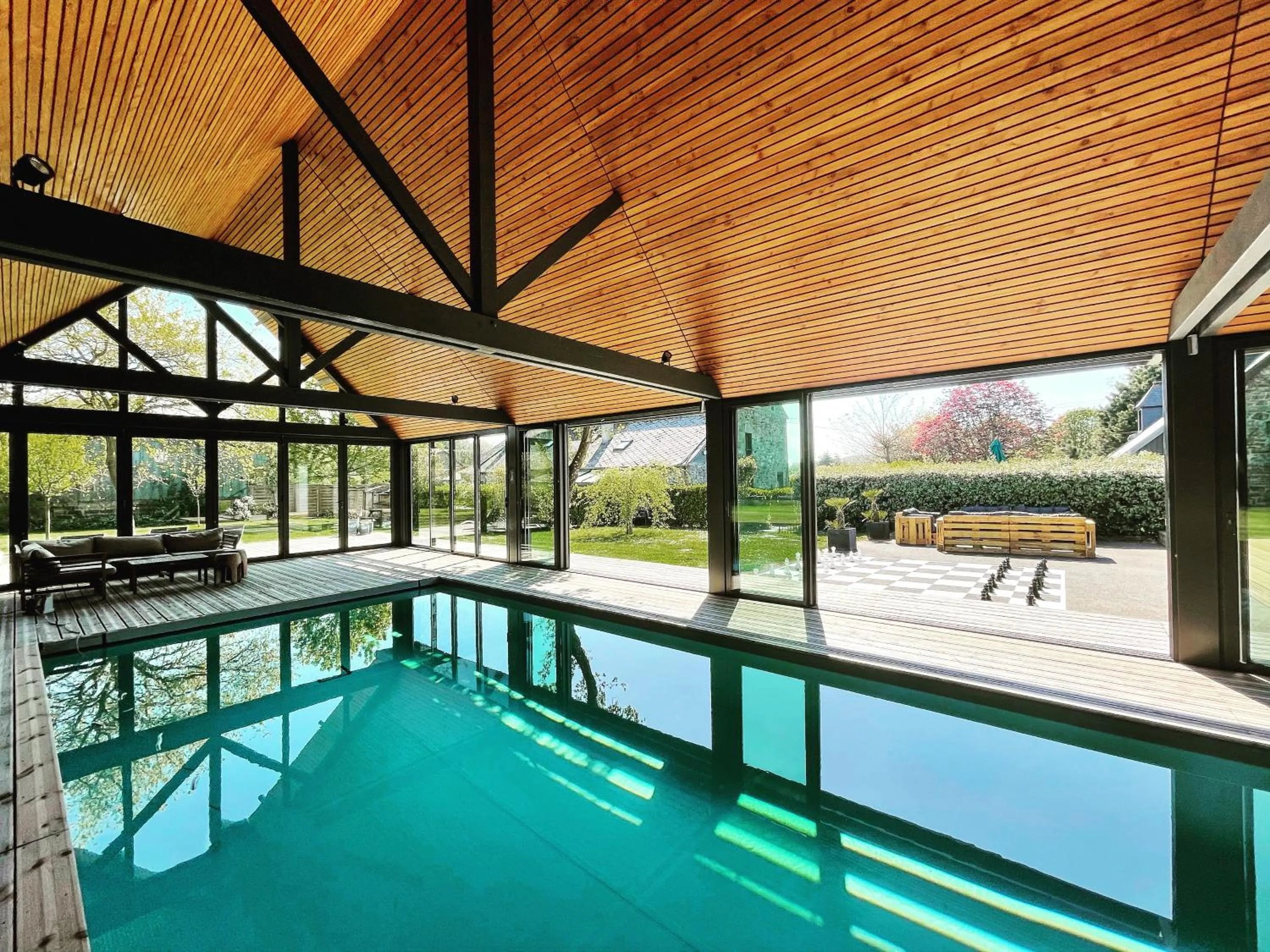 Pool view in Domaine du Grenier