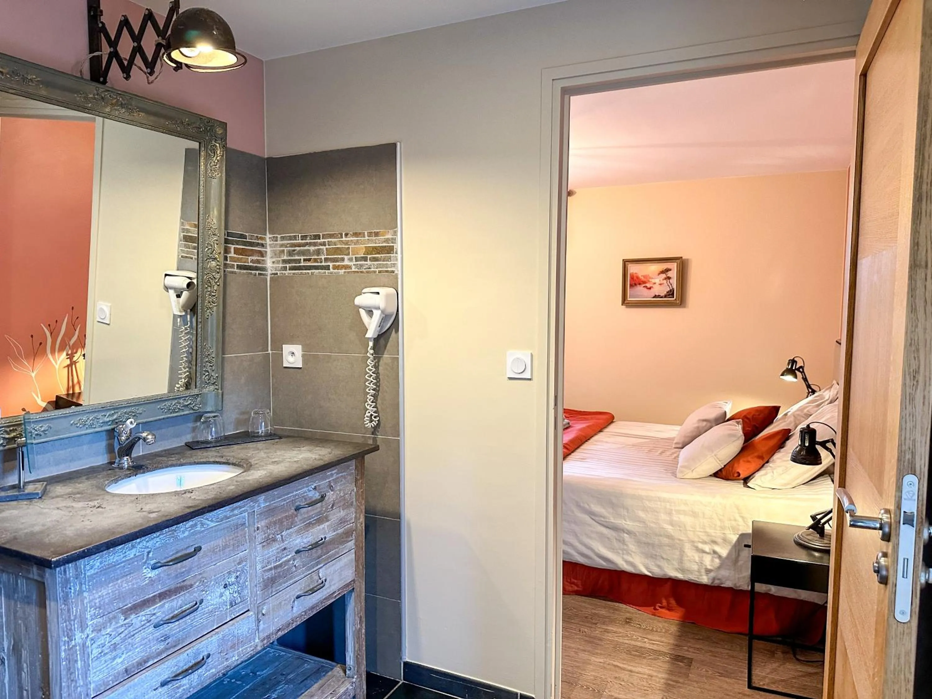 Bathroom, Bed in Domaine du Grenier