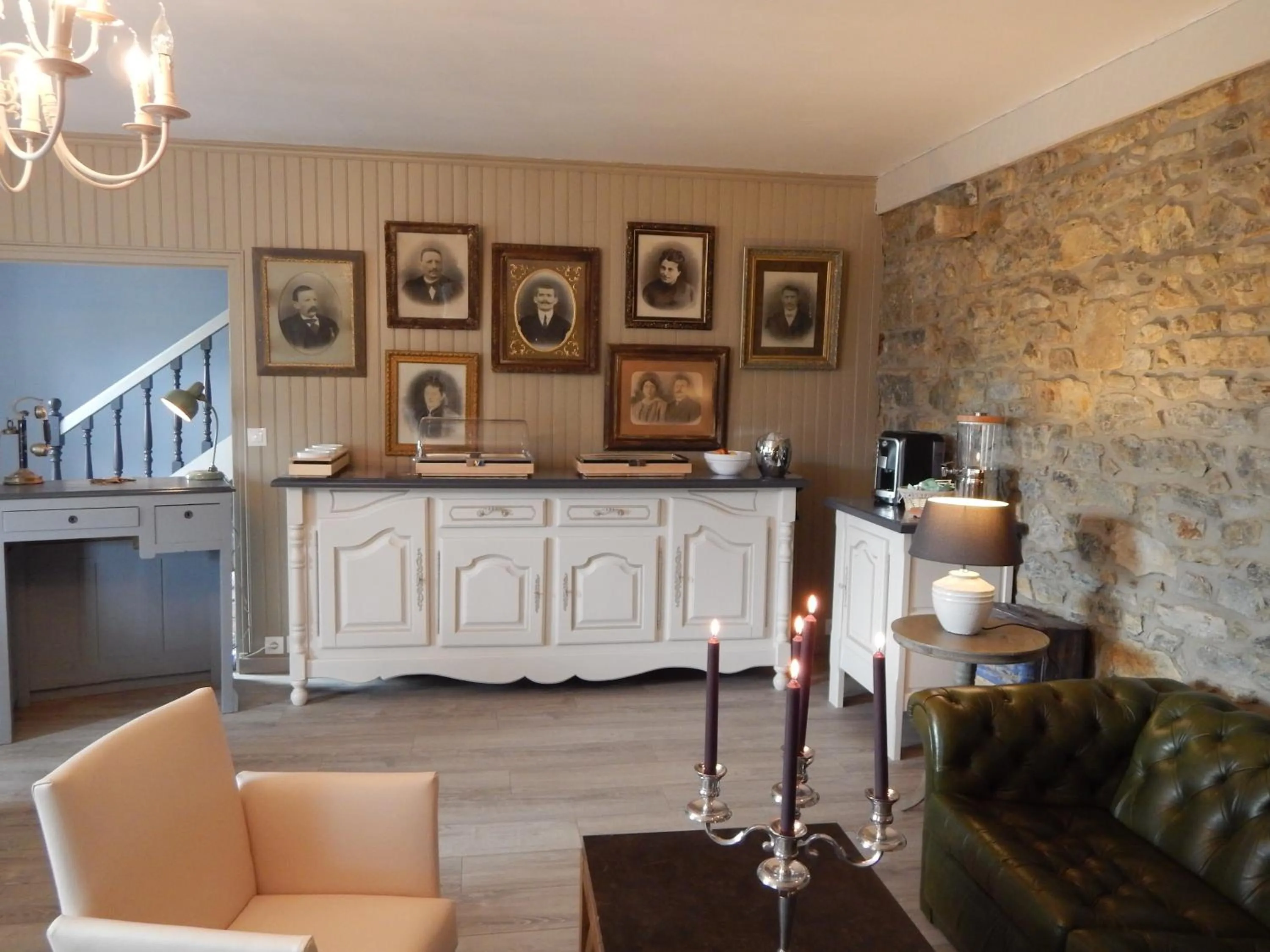 Lounge or bar in Domaine du Grenier