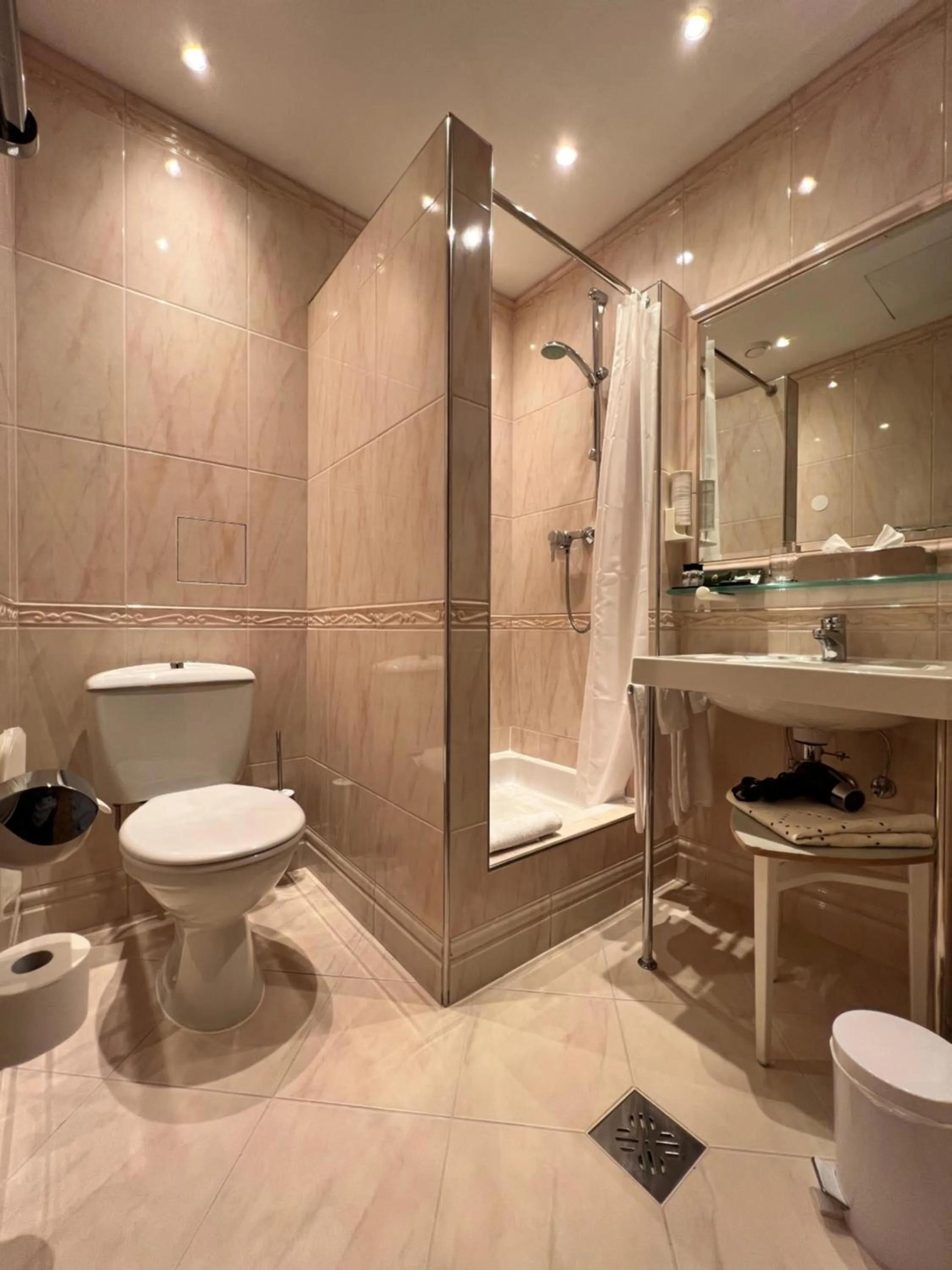 Bathroom in Hotel König von Ungarn