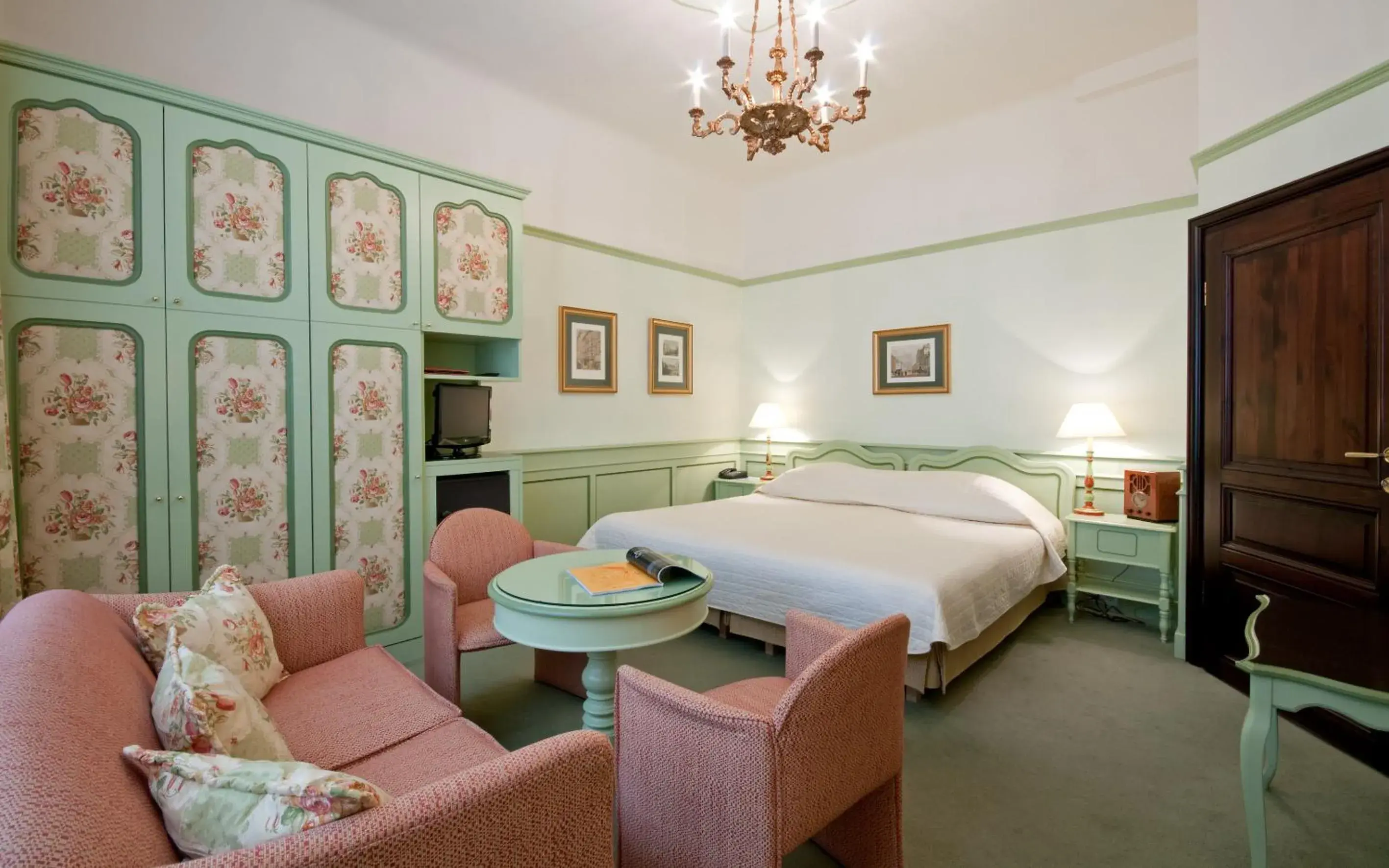 Bed in Hotel König von Ungarn Bed in Hotel König von Ungarn