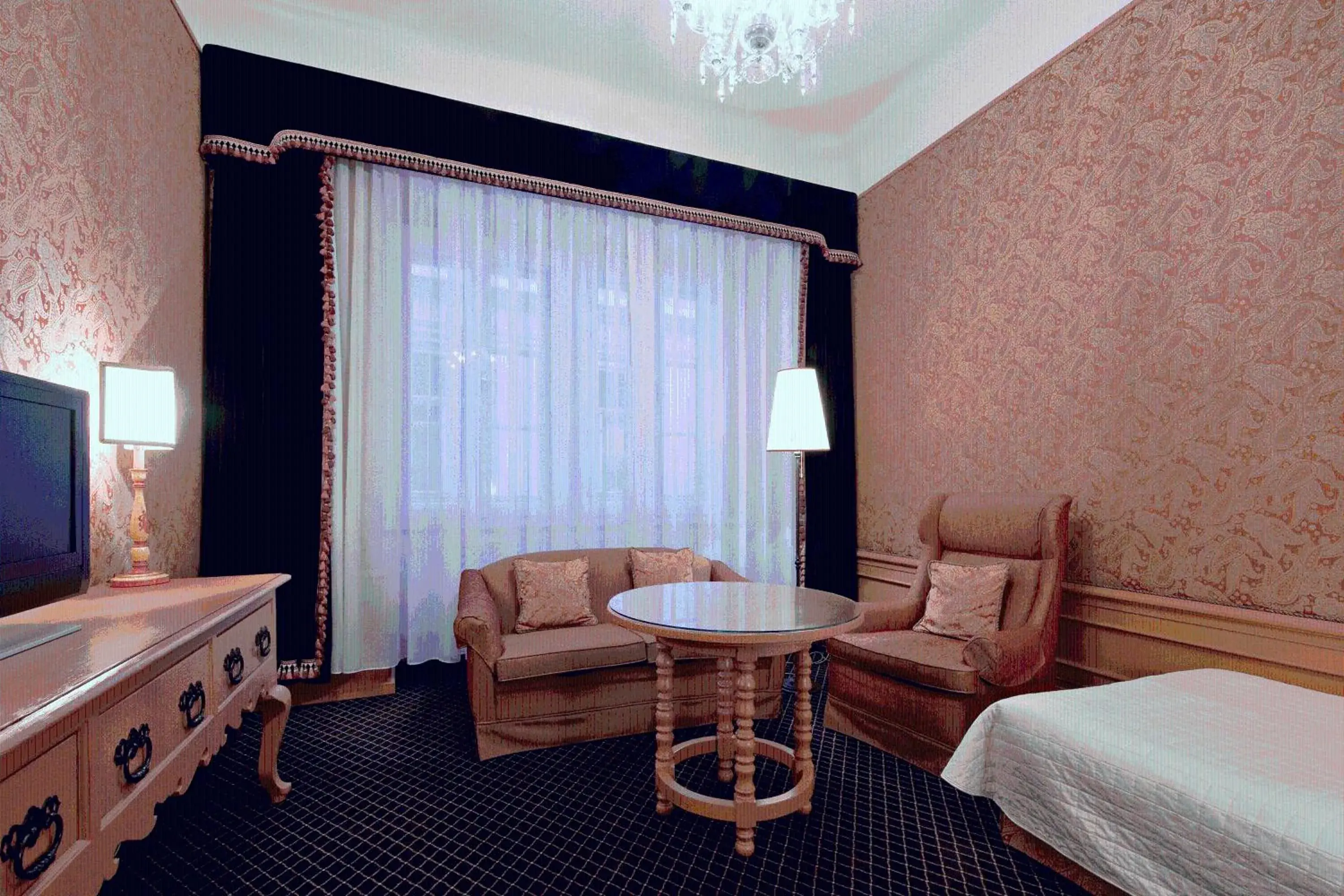 Bed in Hotel König von Ungarn Bed in Hotel König von Ungarn