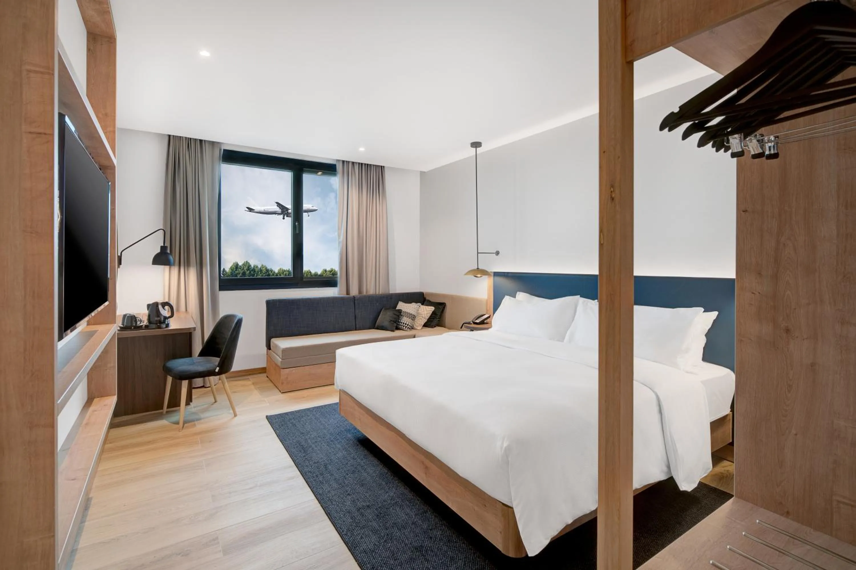 Bedroom, Bed in Hilton Garden Inn Bucharest Airport