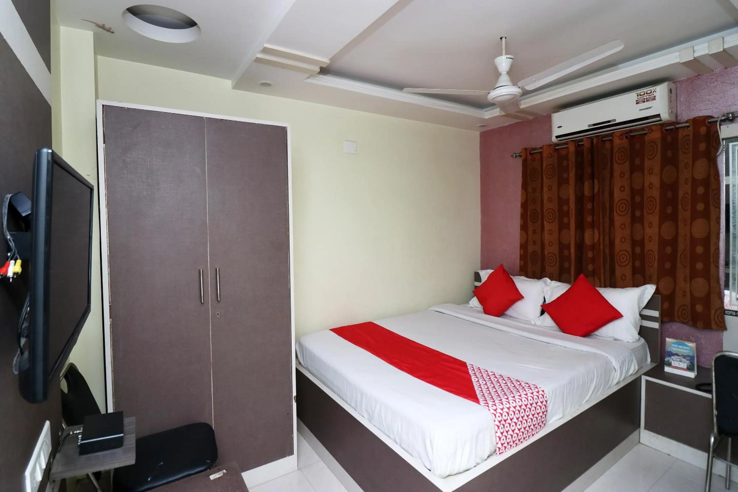 Bedroom, Bed in Hotel O Taj Palace