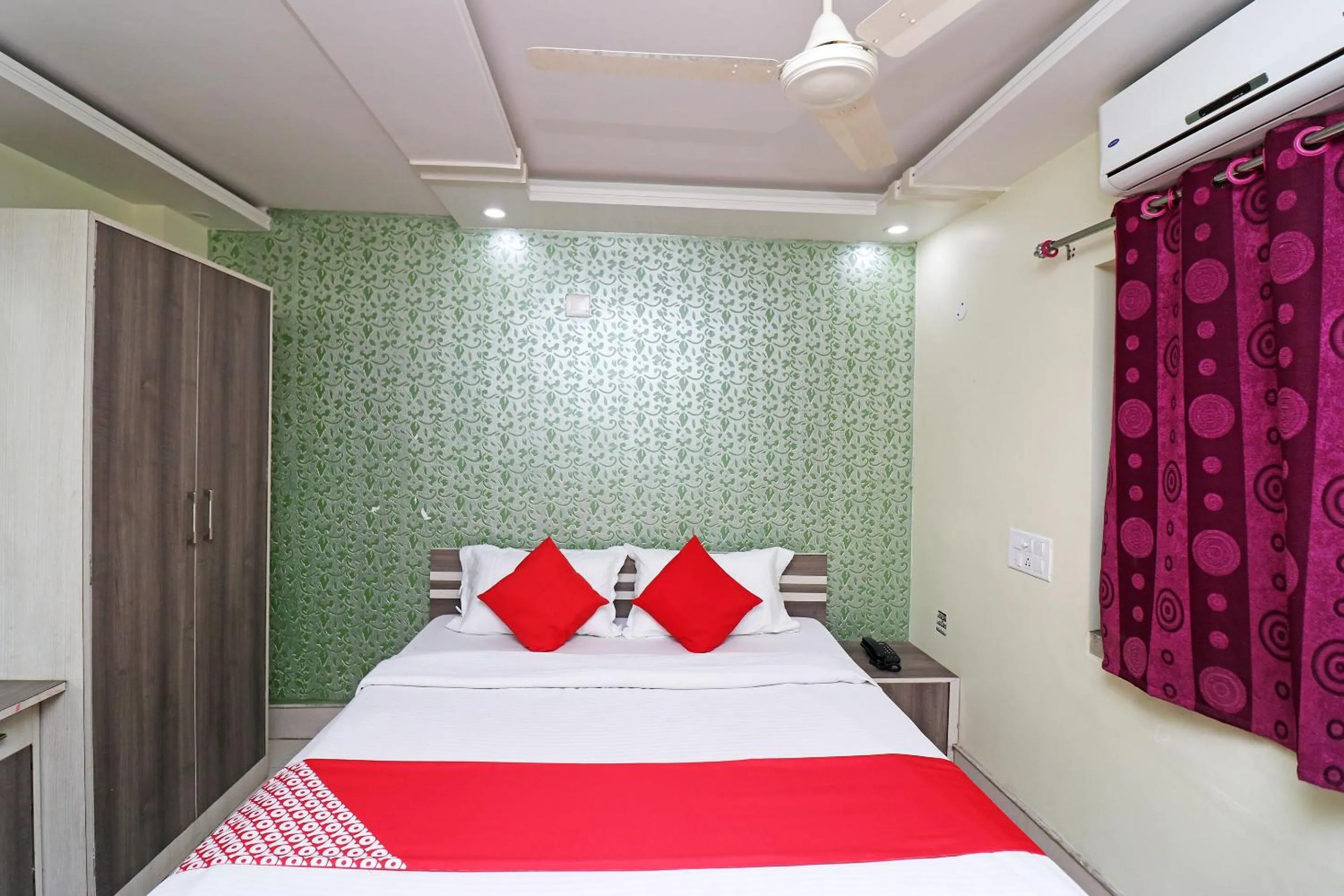 Bedroom, Bed in Hotel O Taj Palace