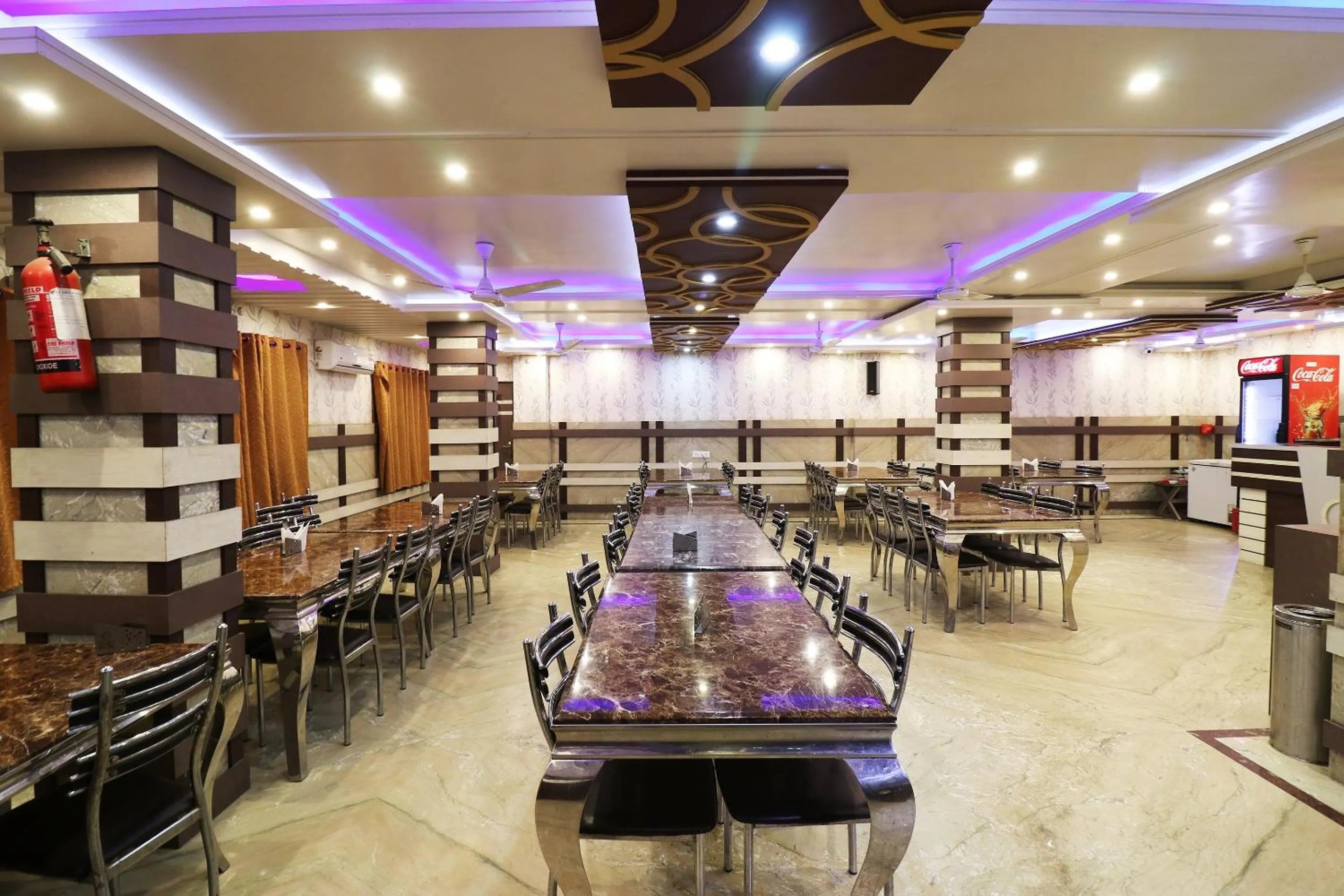 Restaurant/places to eat in Hotel O Taj Palace
