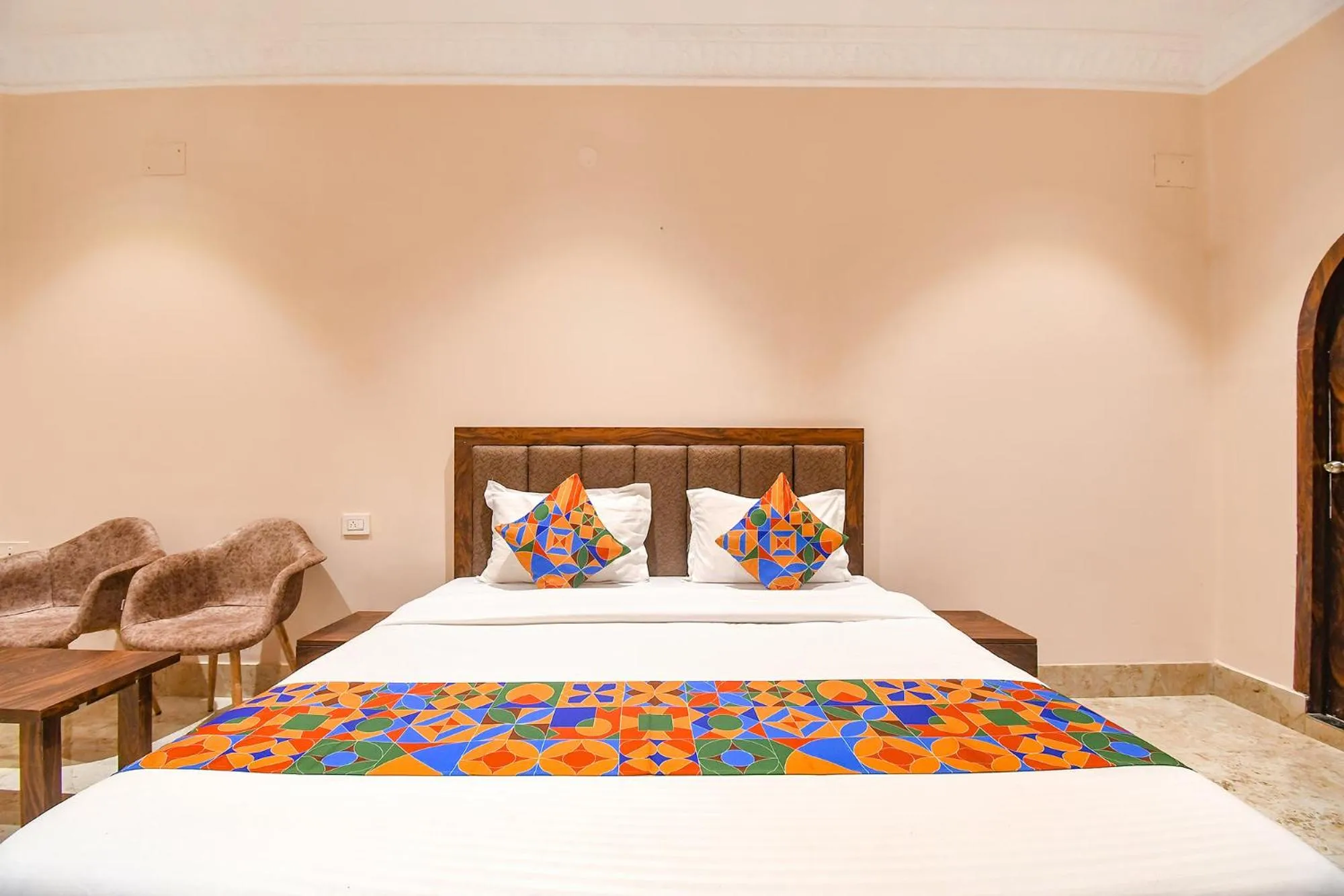 Bed in FabHotel Golden Suites - Nr Park Circus 7 point