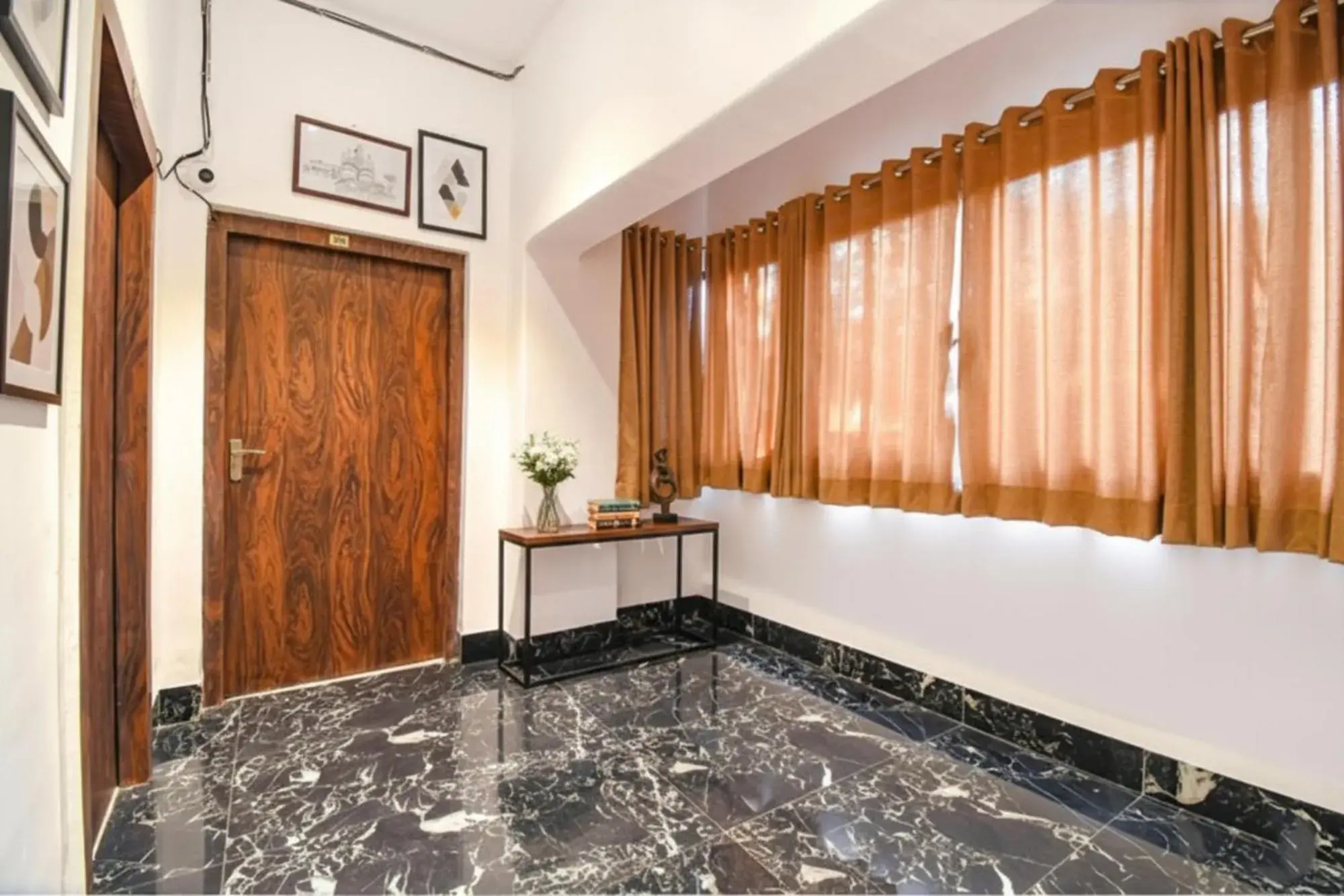 Lobby or reception in FabHotel Golden Suites - Nr Park Circus 7 point Lobby or reception in FabHotel Golden Suites - Nr Park Circus 7 point