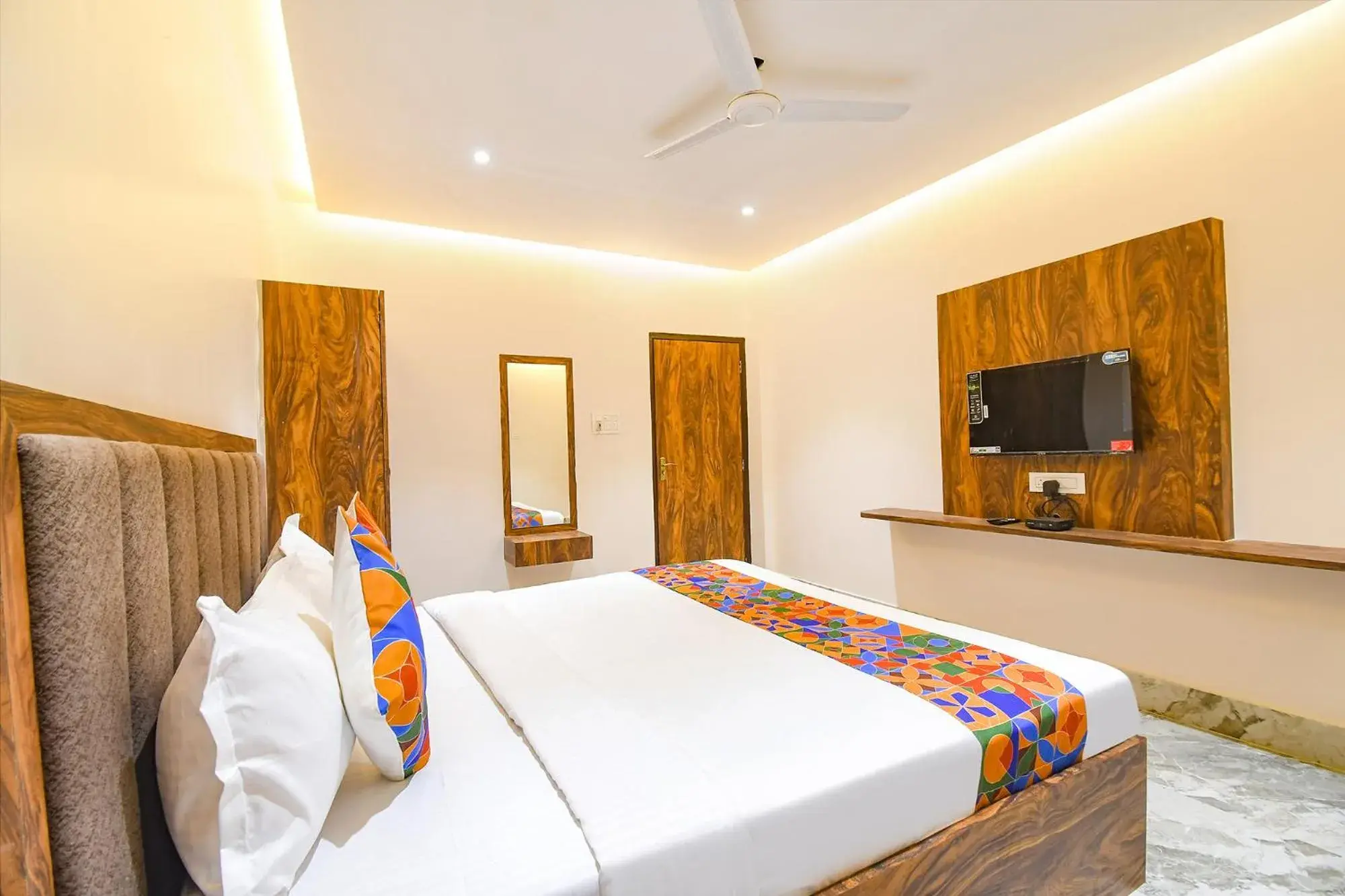 Bed in FabHotel Golden Suites - Nr Park Circus 7 point Bed in FabHotel Golden Suites - Nr Park Circus 7 point