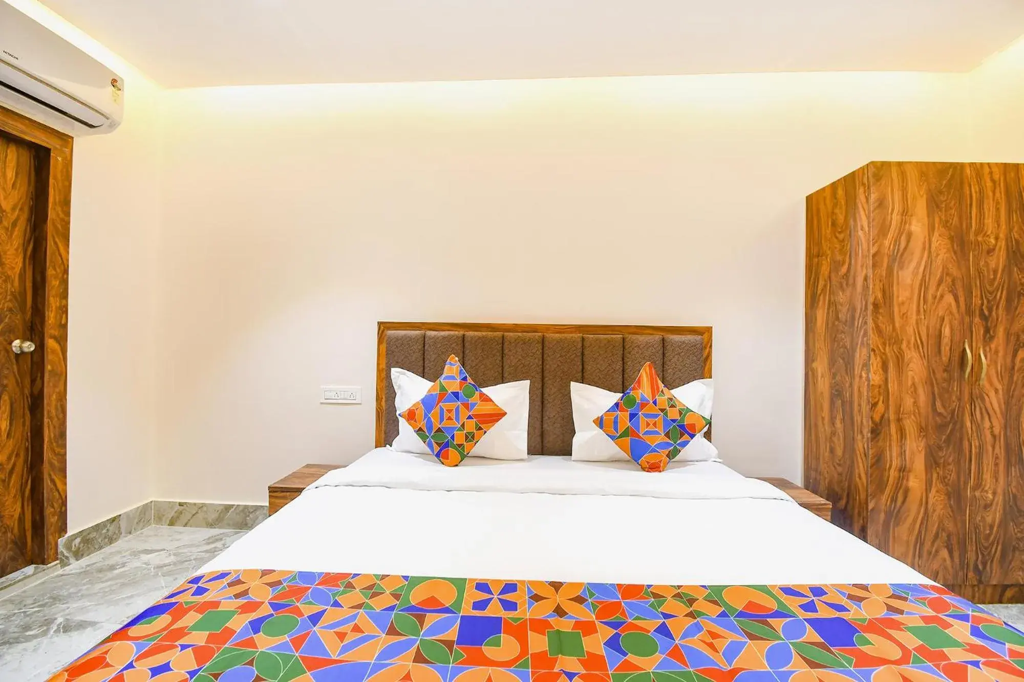 Bed in FabHotel Golden Suites - Nr Park Circus 7 point Bed in FabHotel Golden Suites - Nr Park Circus 7 point