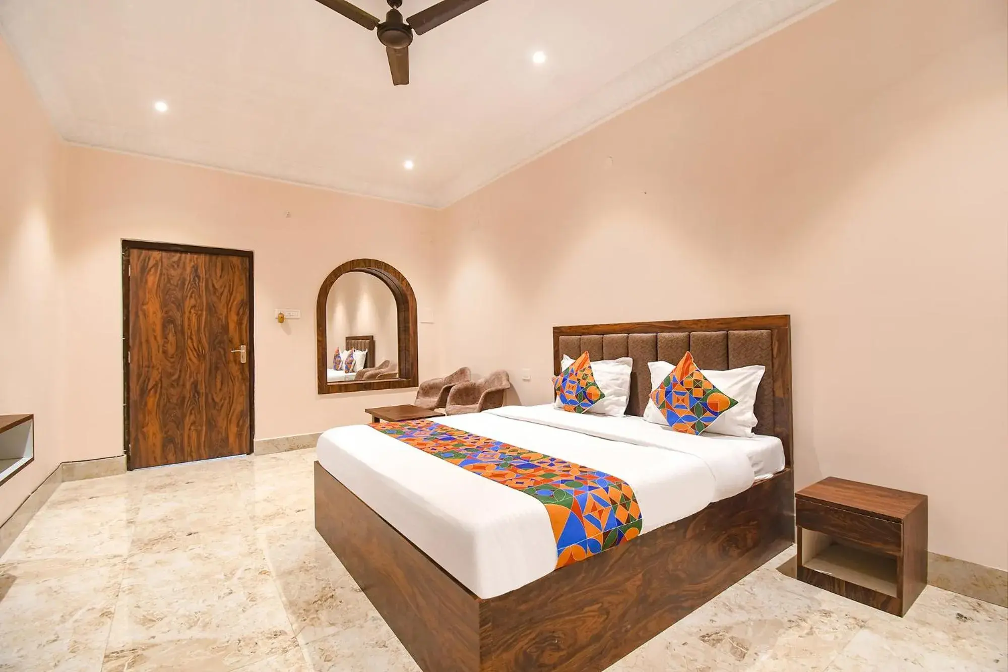 Bed in FabHotel Golden Suites - Nr Park Circus 7 point Bed in FabHotel Golden Suites - Nr Park Circus 7 point