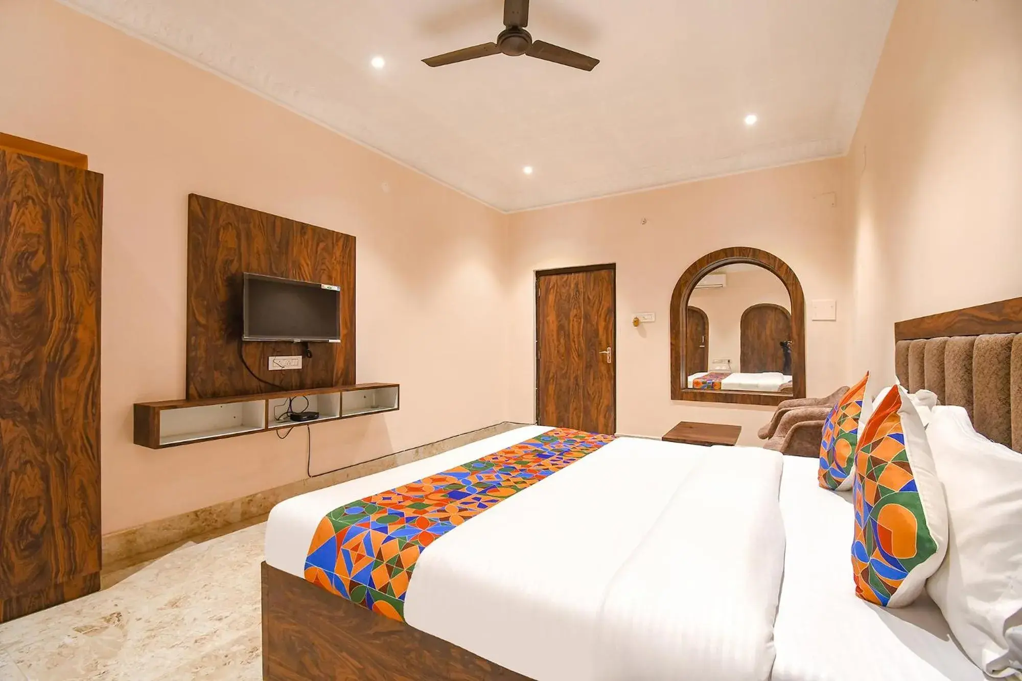 Bed in FabHotel Golden Suites - Nr Park Circus 7 point Bed in FabHotel Golden Suites - Nr Park Circus 7 point