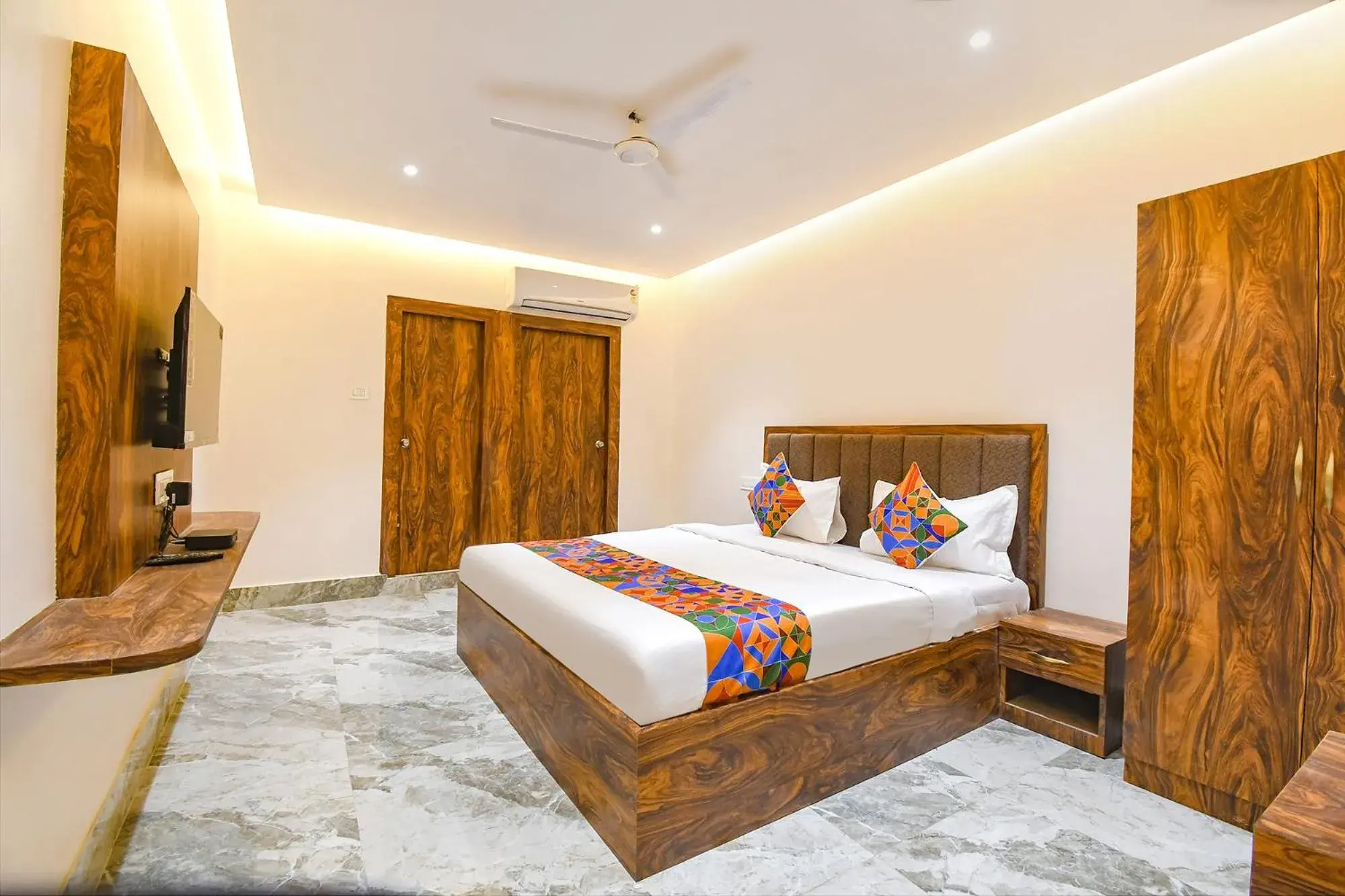 Bed in FabHotel Golden Suites - Nr Park Circus 7 point Bed in FabHotel Golden Suites - Nr Park Circus 7 point