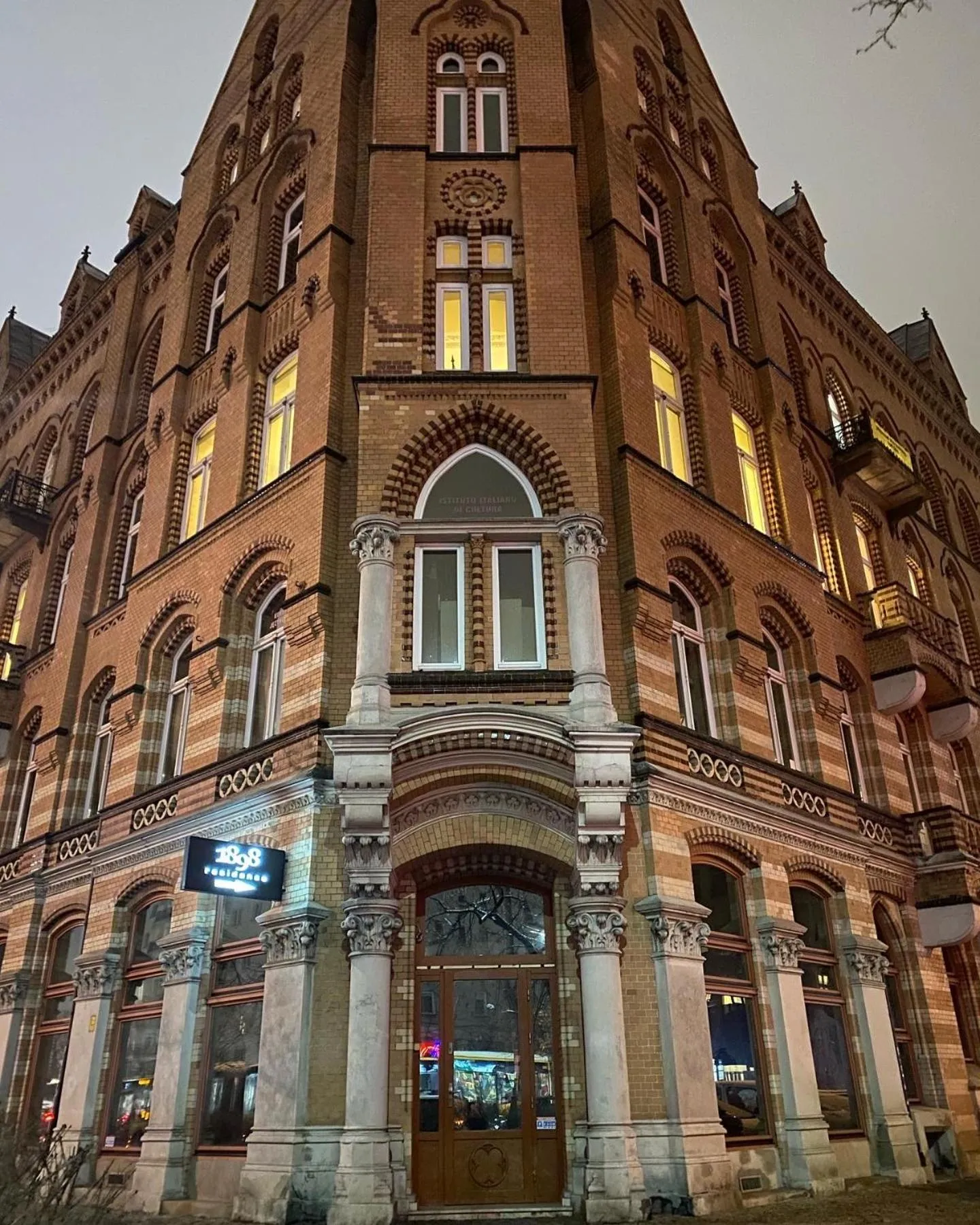 Property building in Residence 1898