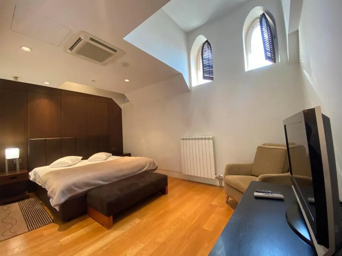 Bed in Residence 1898