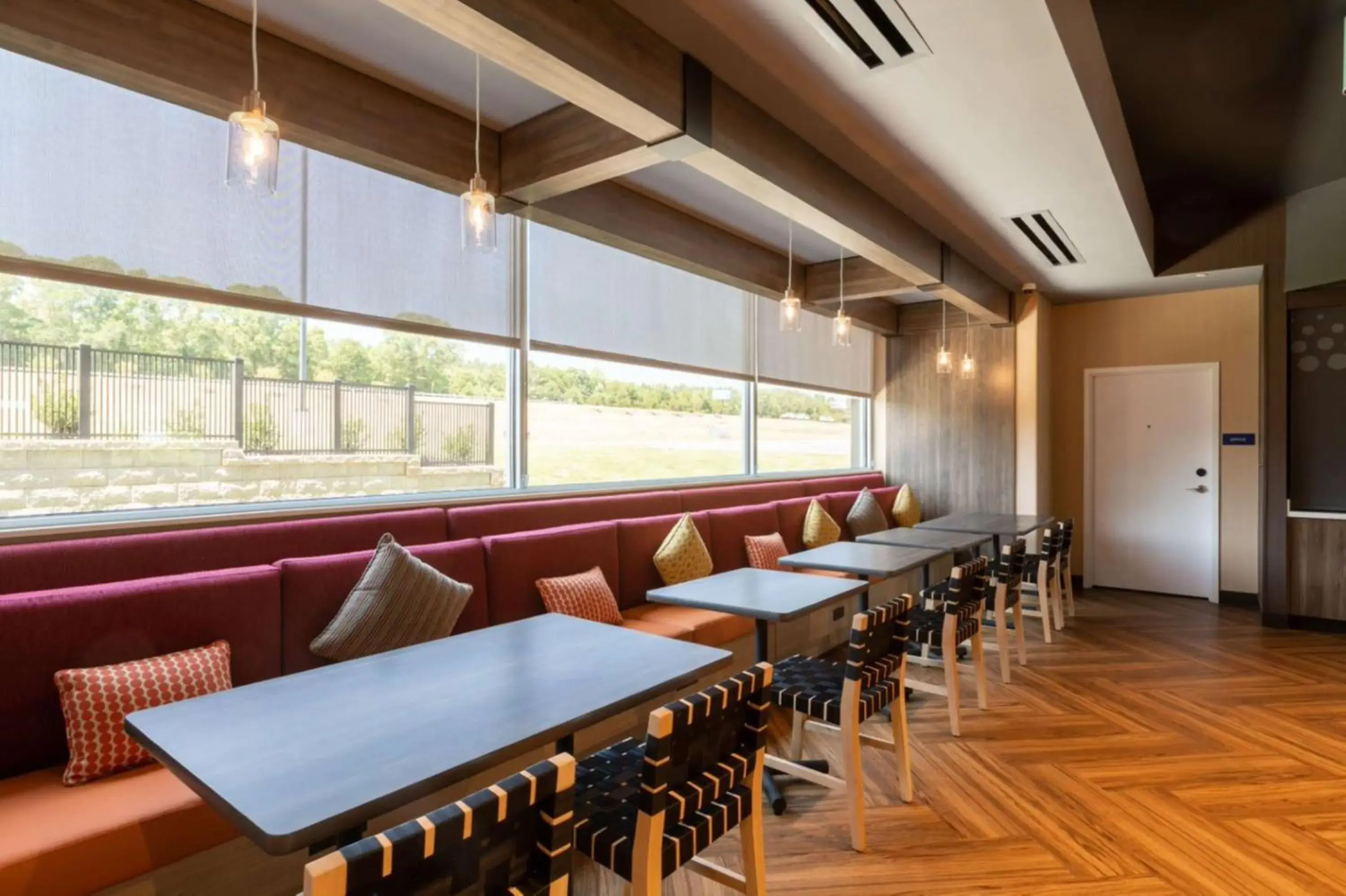 Restaurant/places to eat in Tru By Hilton Seneca Clemson Sc Restaurant/places to eat in Tru By Hilton Seneca Clemson Sc