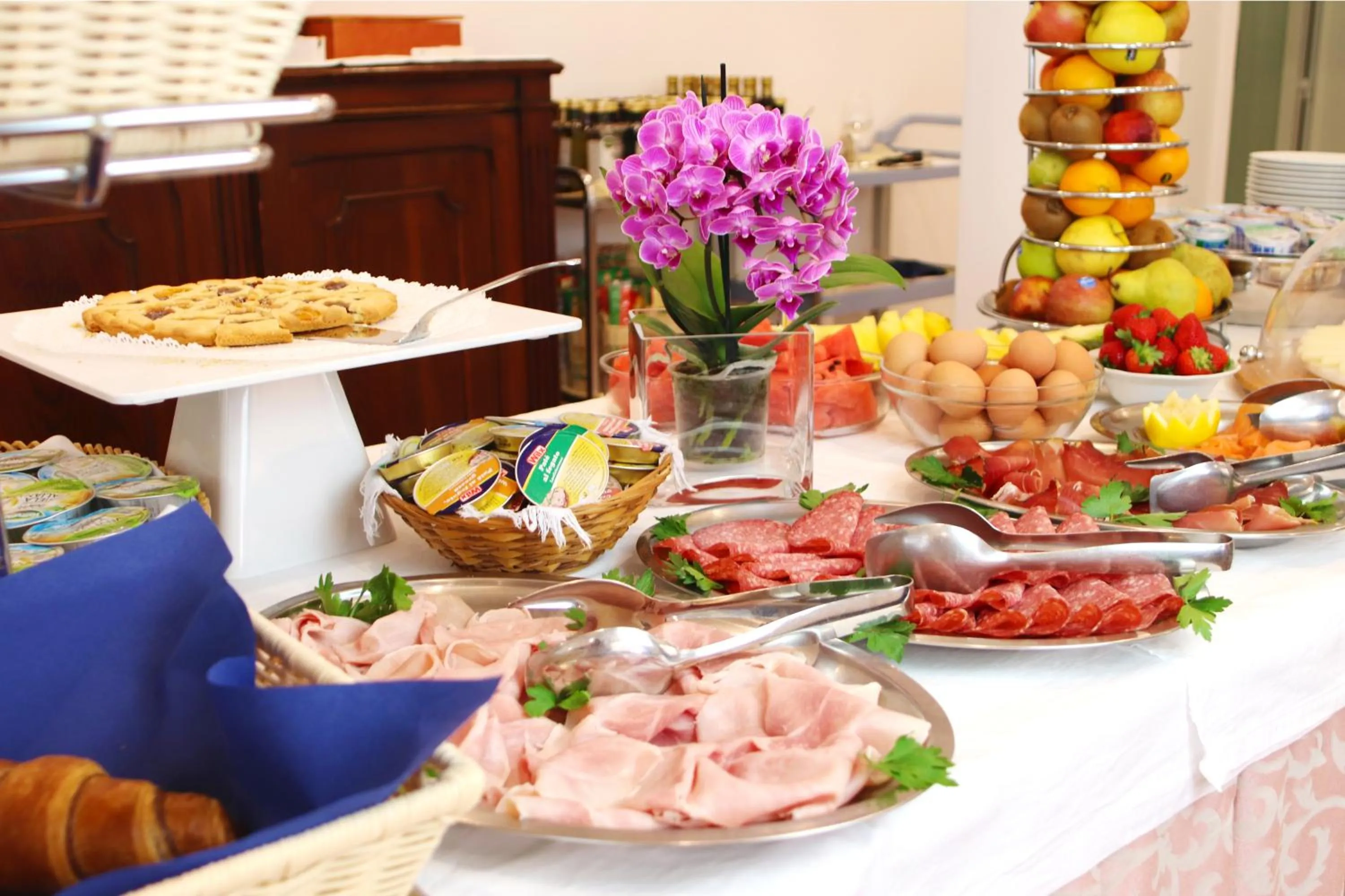 Restaurant/places to eat in Villa Serena