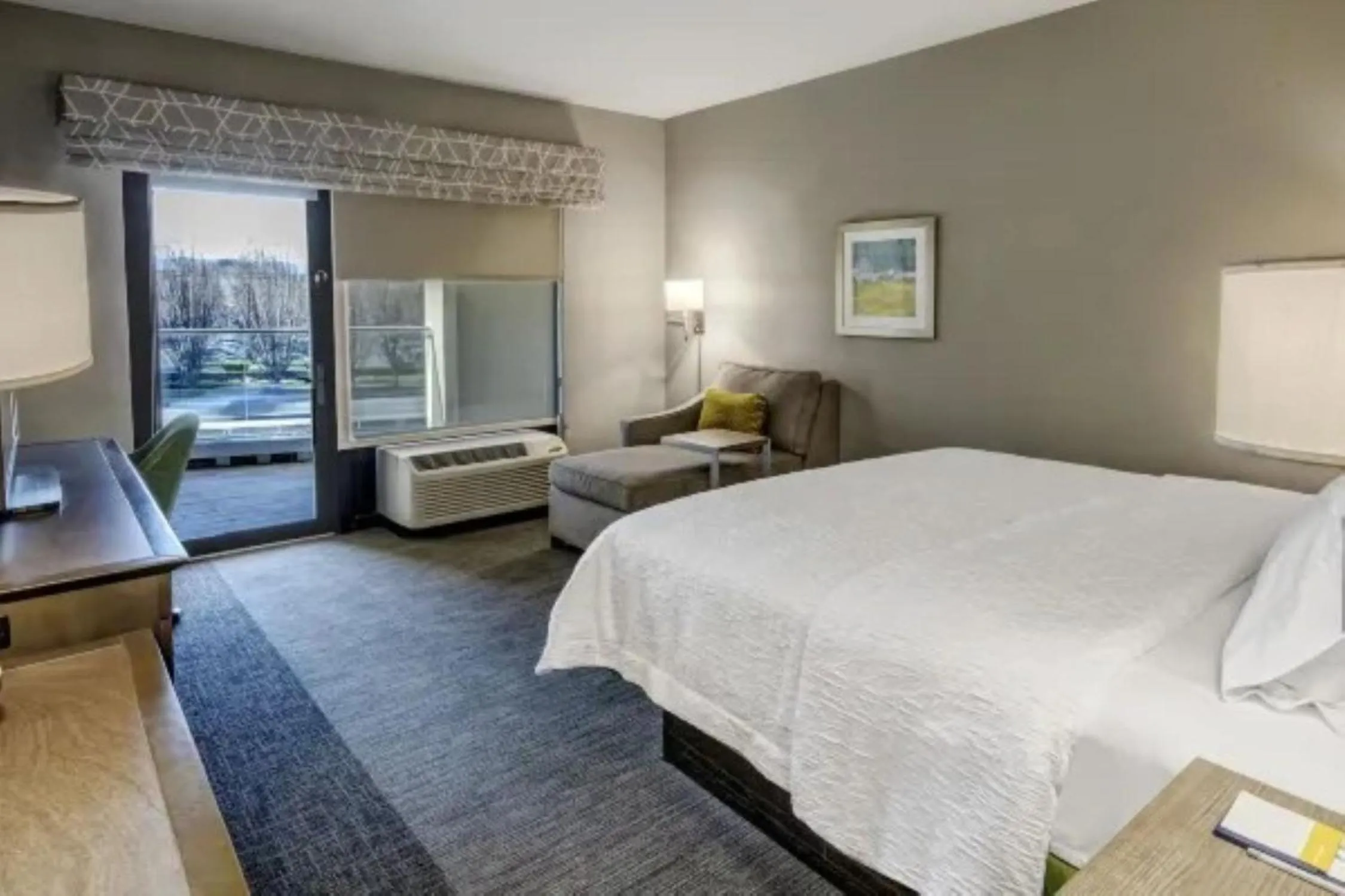 Bedroom, Bed in Hampton Inn & Suites San Jose Airport