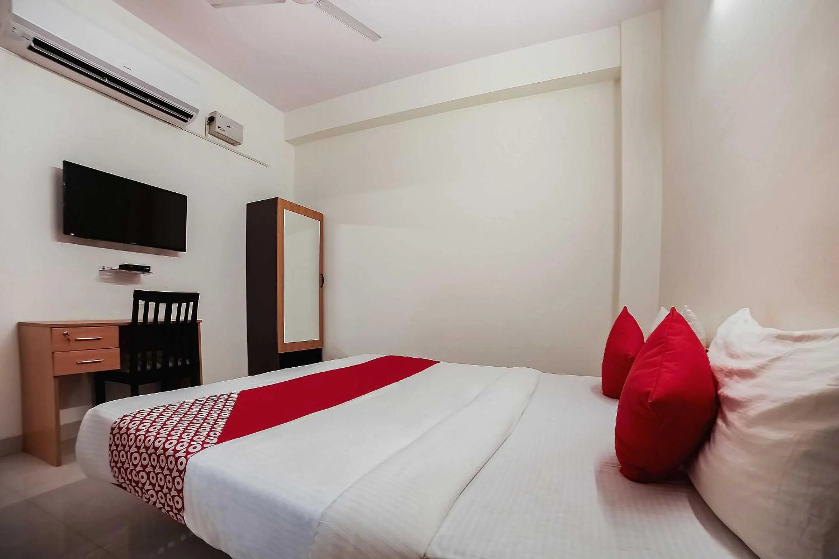 Bedroom, Bed in Live on DEL5542