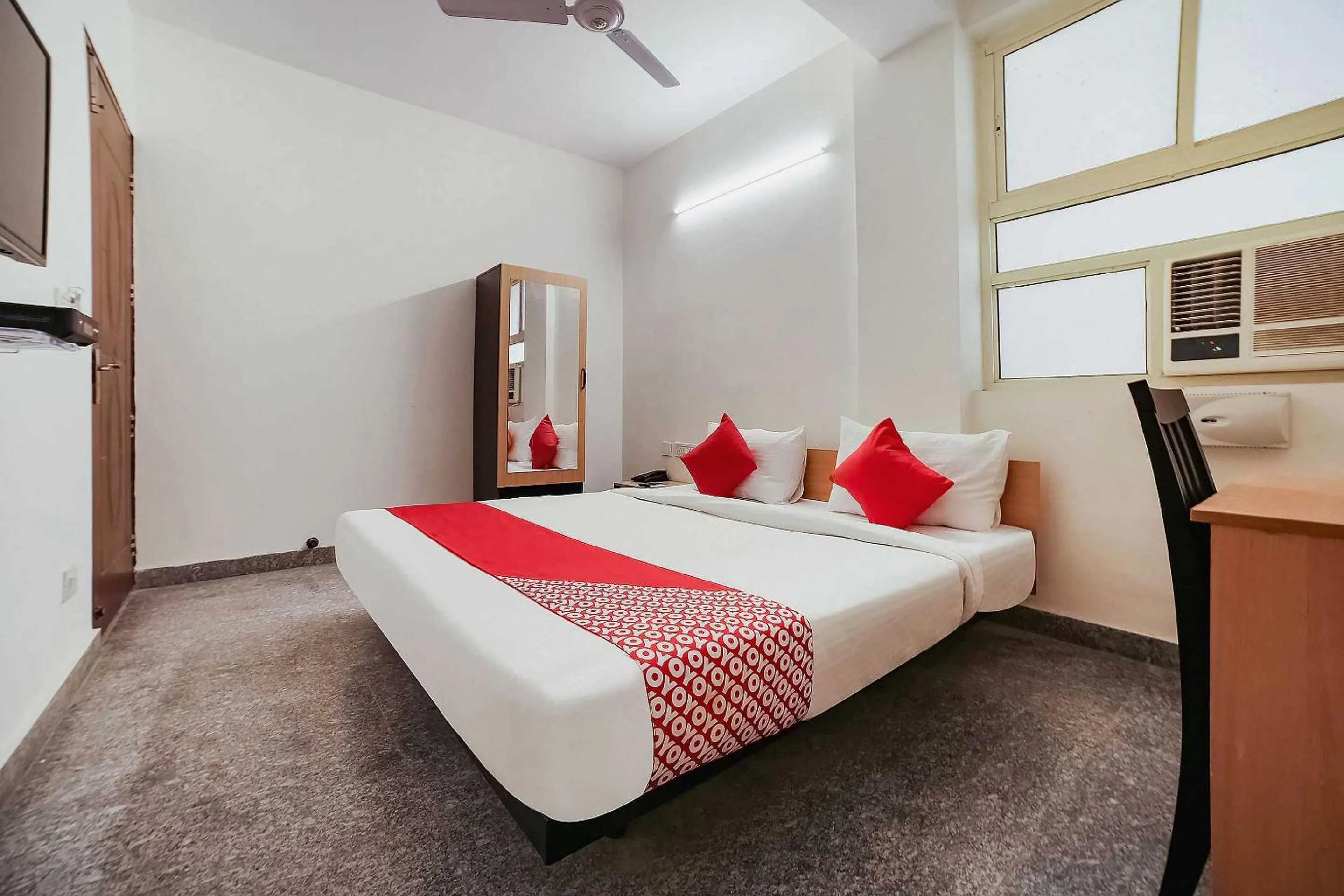 Bedroom, Bed in Live on DEL5542