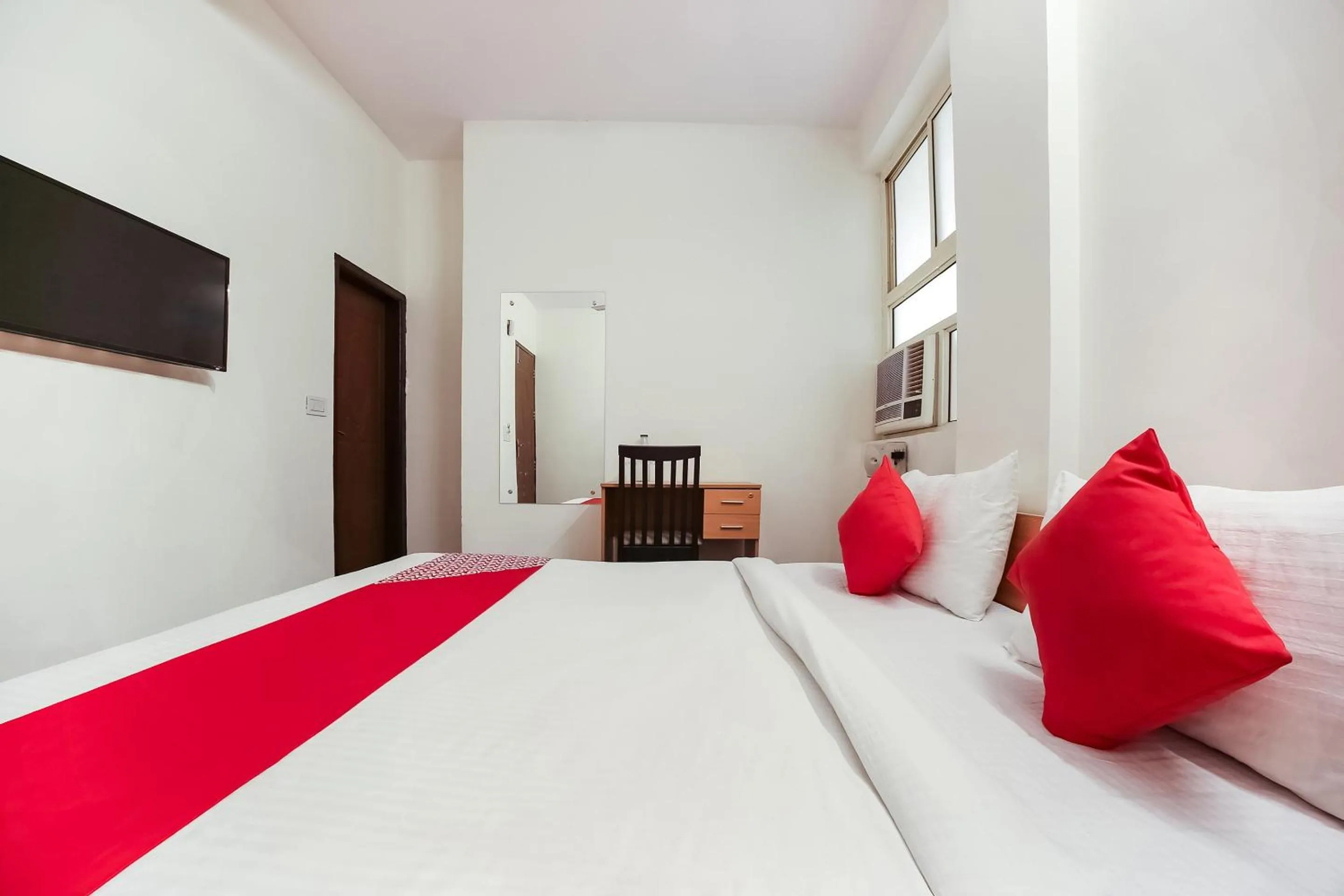 Bedroom, Bed in Live on DEL5542